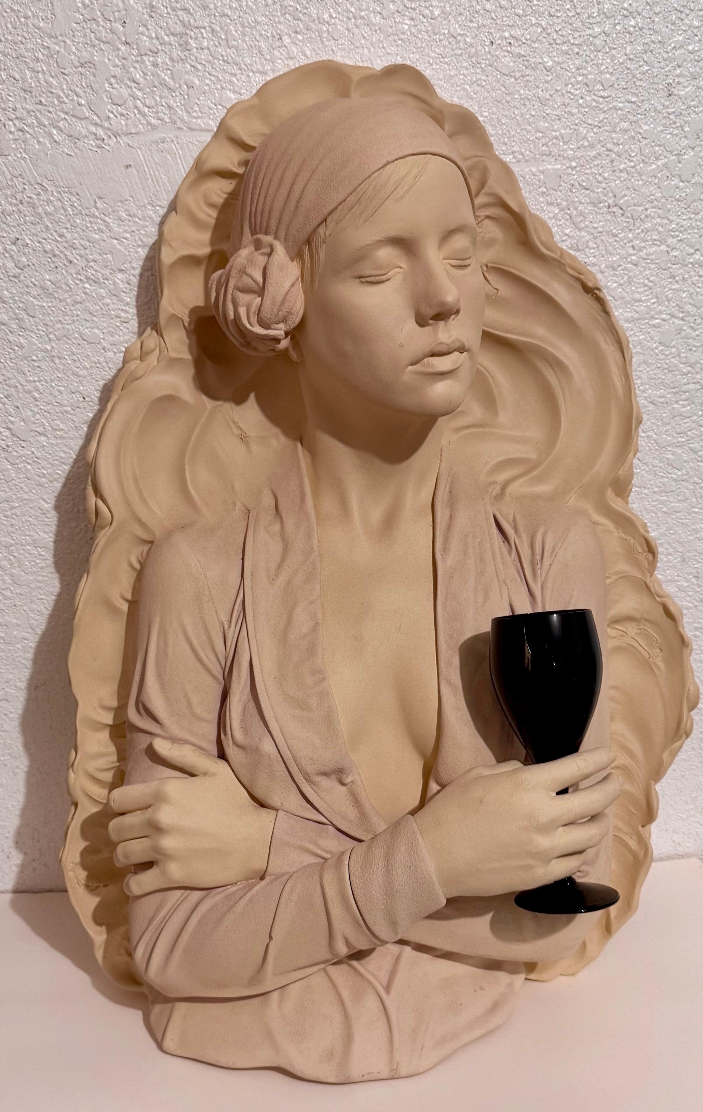 Marc Sijan Hyperrealistische Contemporary Gipsskulptur Frau und Champagnerglas im Angebot 4