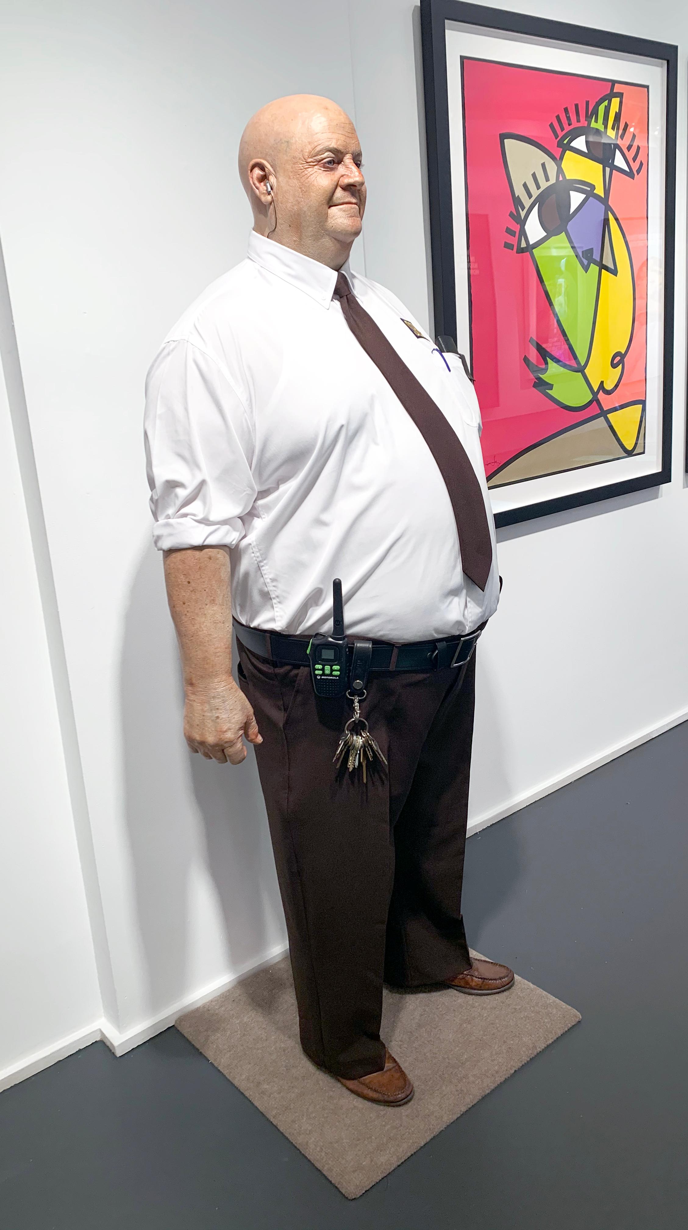 Guardia di sicurezza - Figurative Sculpture Grigio di Marc Sijan