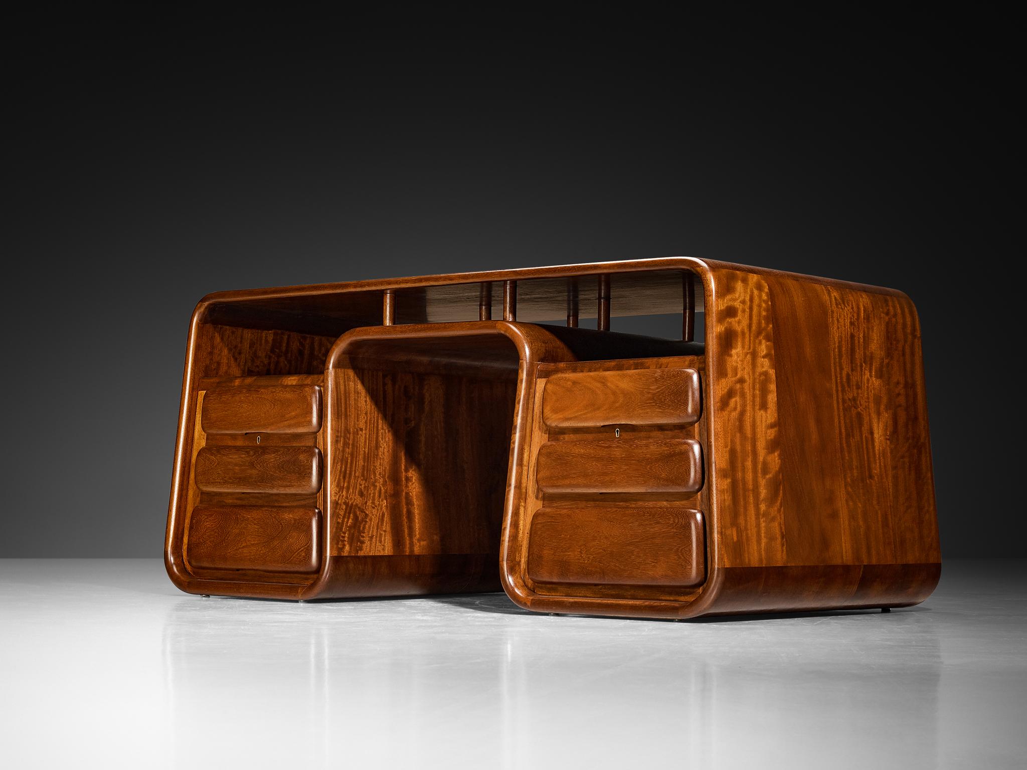 Bureau autoportant Marc van Rampelberg en Iroko massif Bon état à Waalwijk, NL