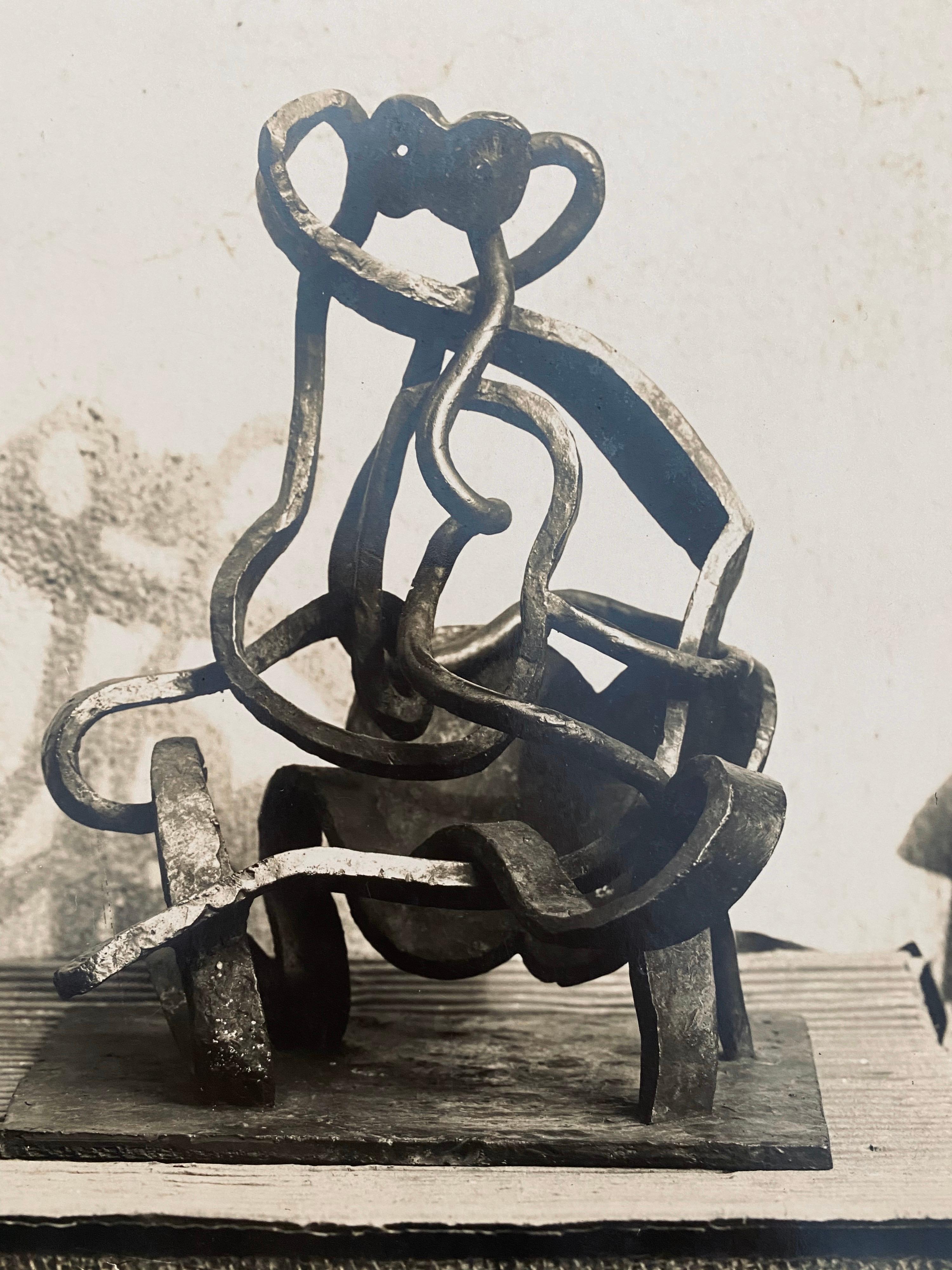 Photographie vintage gélatino-argentique de Jacques Lipchitz, sculpture en bronze signée - Beige Abstract Photograph par Marc Vaux