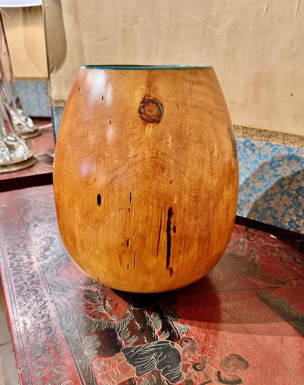 Marc Wroe Vasija de madera torneada y con incrustaciones de turquesa Estadounidense en venta