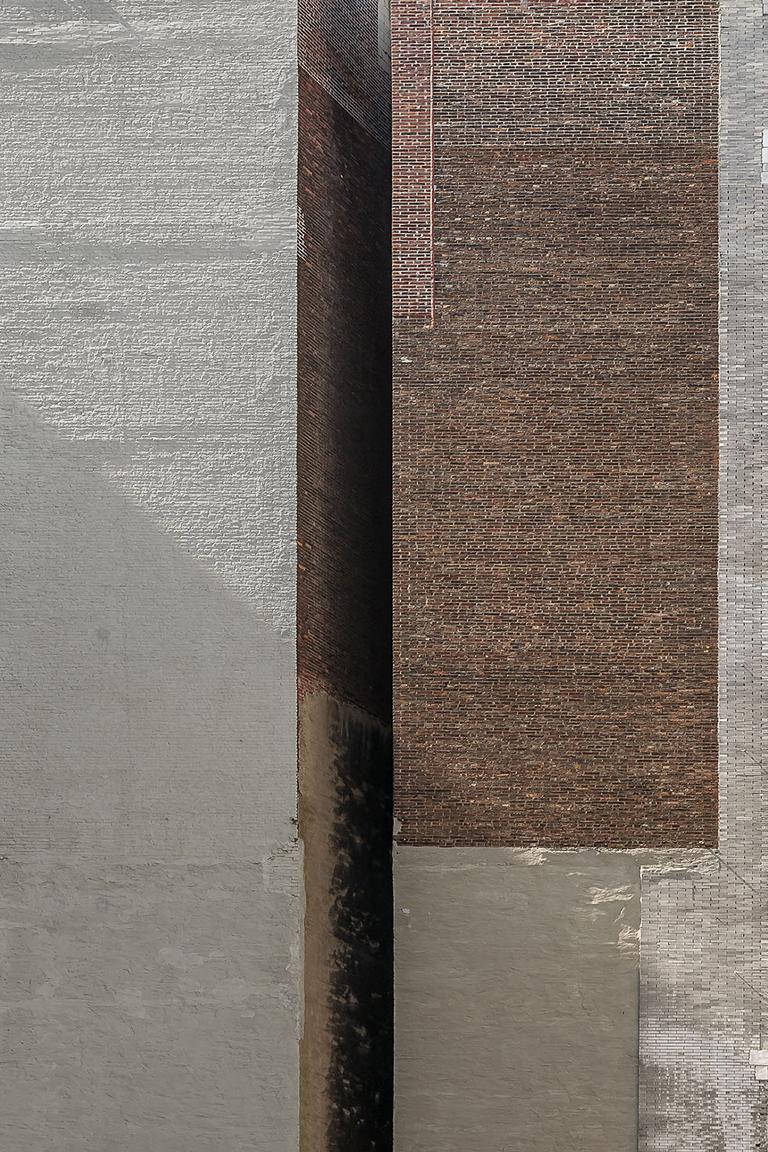 Marc Yankus Color Photograph – Split-Baubau