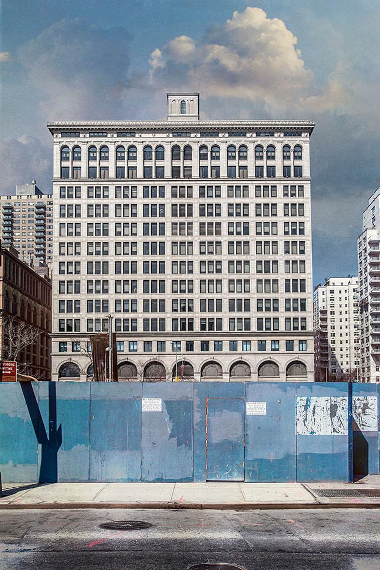 Color Photograph di Marc Yankus - Third Avenue e St. Marks