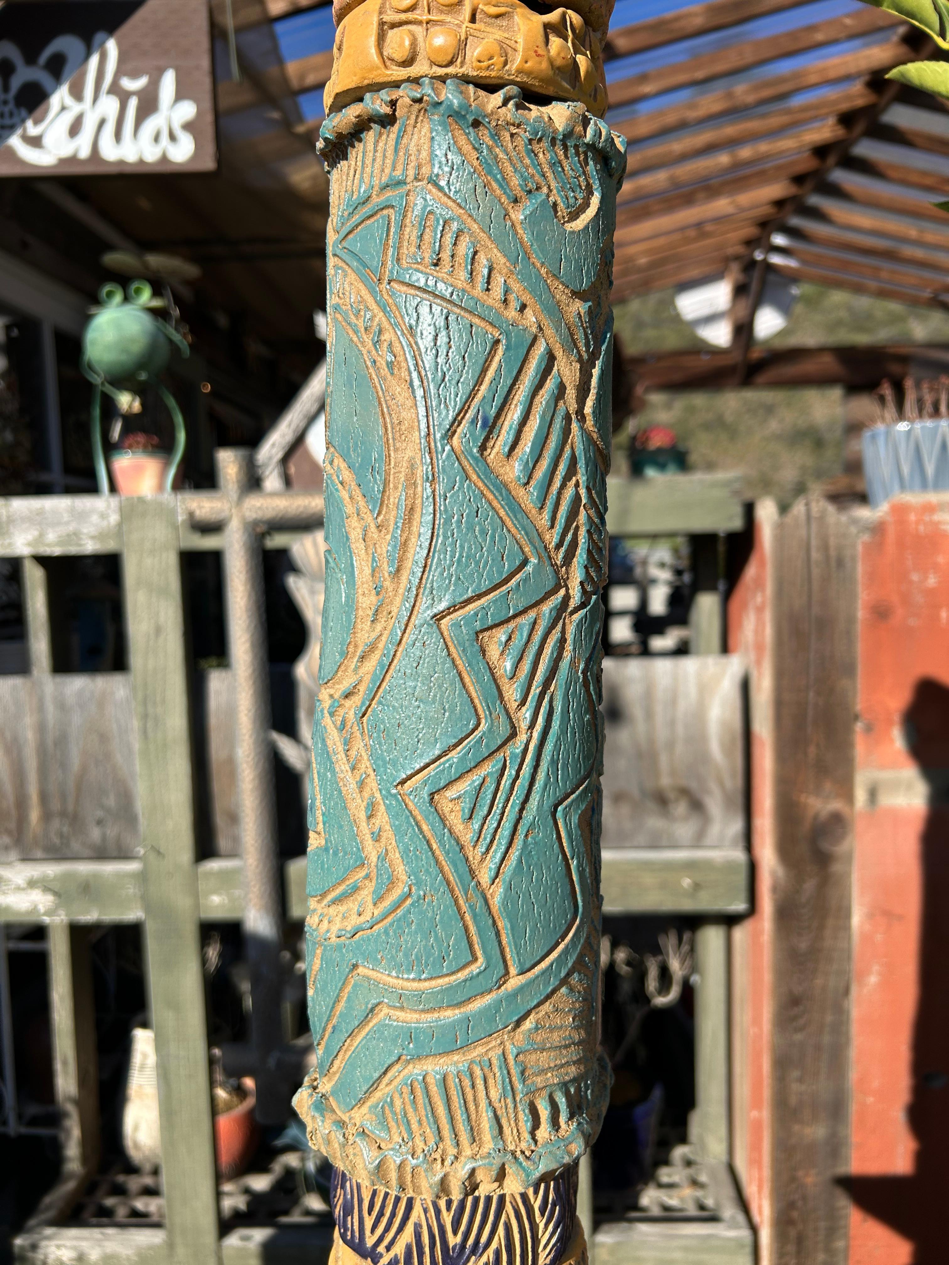 Birdtop totem - Beige Figurative Sculpture by Marc Zimmerman