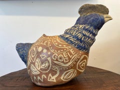 Blaue und braune Vase für Hühner - Skulptur eines keramischen Hahns - Marc Zimmerman