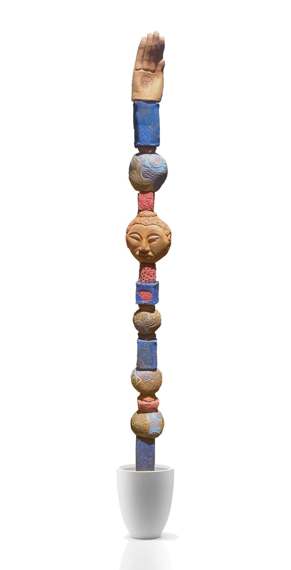 Esta escultura de cerámica Tótem de Buda formaba parte de la colección privada del artista y ahora está a la venta

Nota: La base no está incluida. Te guiaremos a través de un sencillo proceso de instalación para su colocación en exteriores o