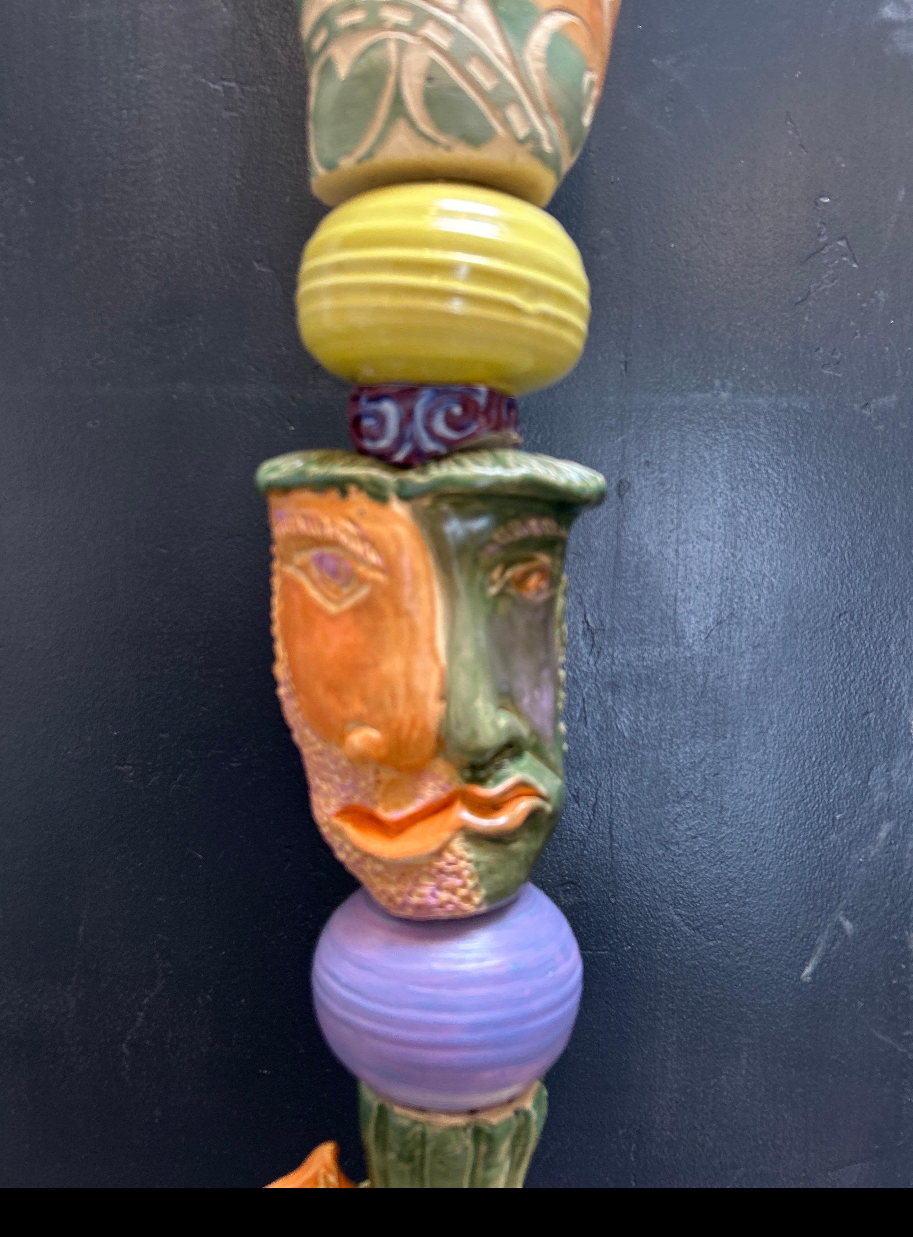 Totem avec sphères jaunes en vente 1