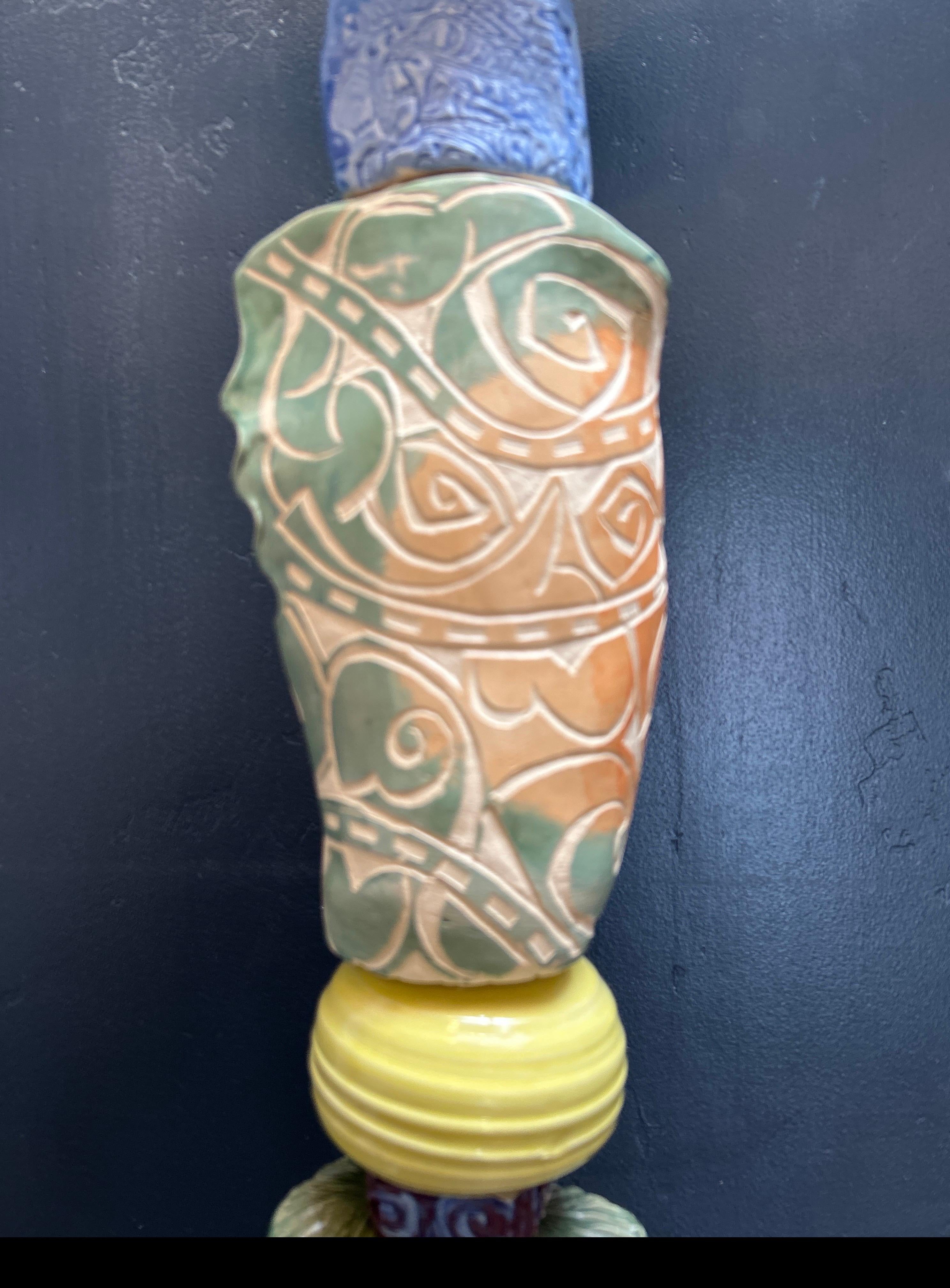Totem avec sphères jaunes en vente 2