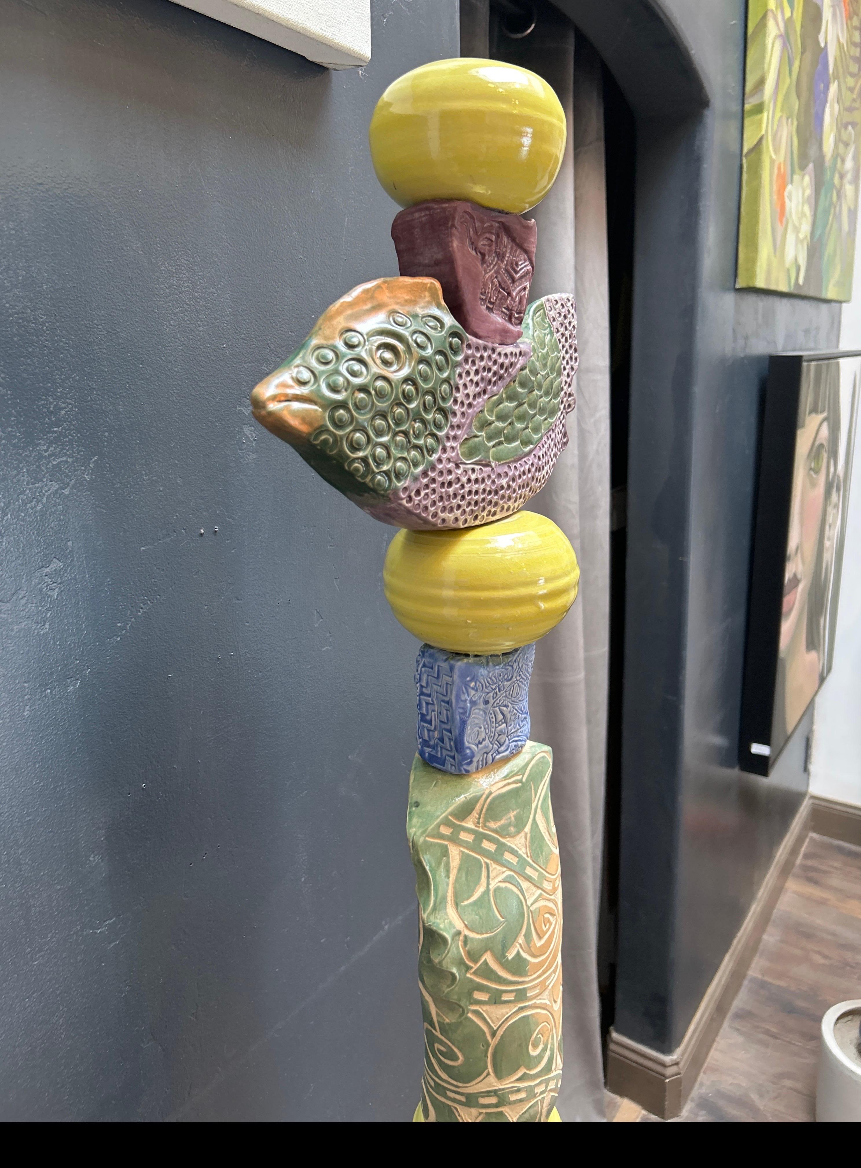 Totem avec sphères jaunes en vente 5