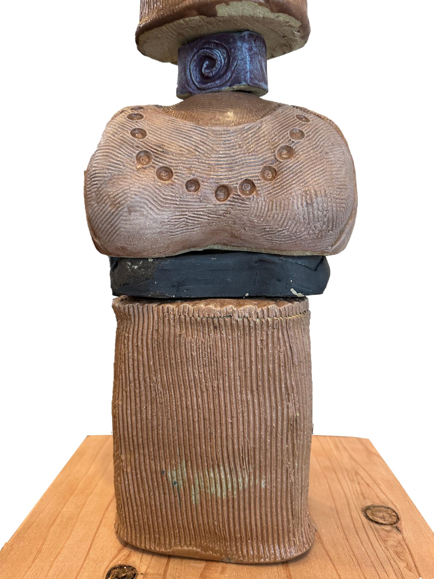 Escultura Tótem de Arcilla: Uniendo Mundos con Símbolos Animales, Humanos y Antiguos - Sculpture Contemporáneo de Marc Zimmerman