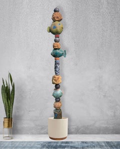 Totem en céramique représentant un poisson - Sculpture haute pour le jardin et l'Indoor par Marc Zimmerman