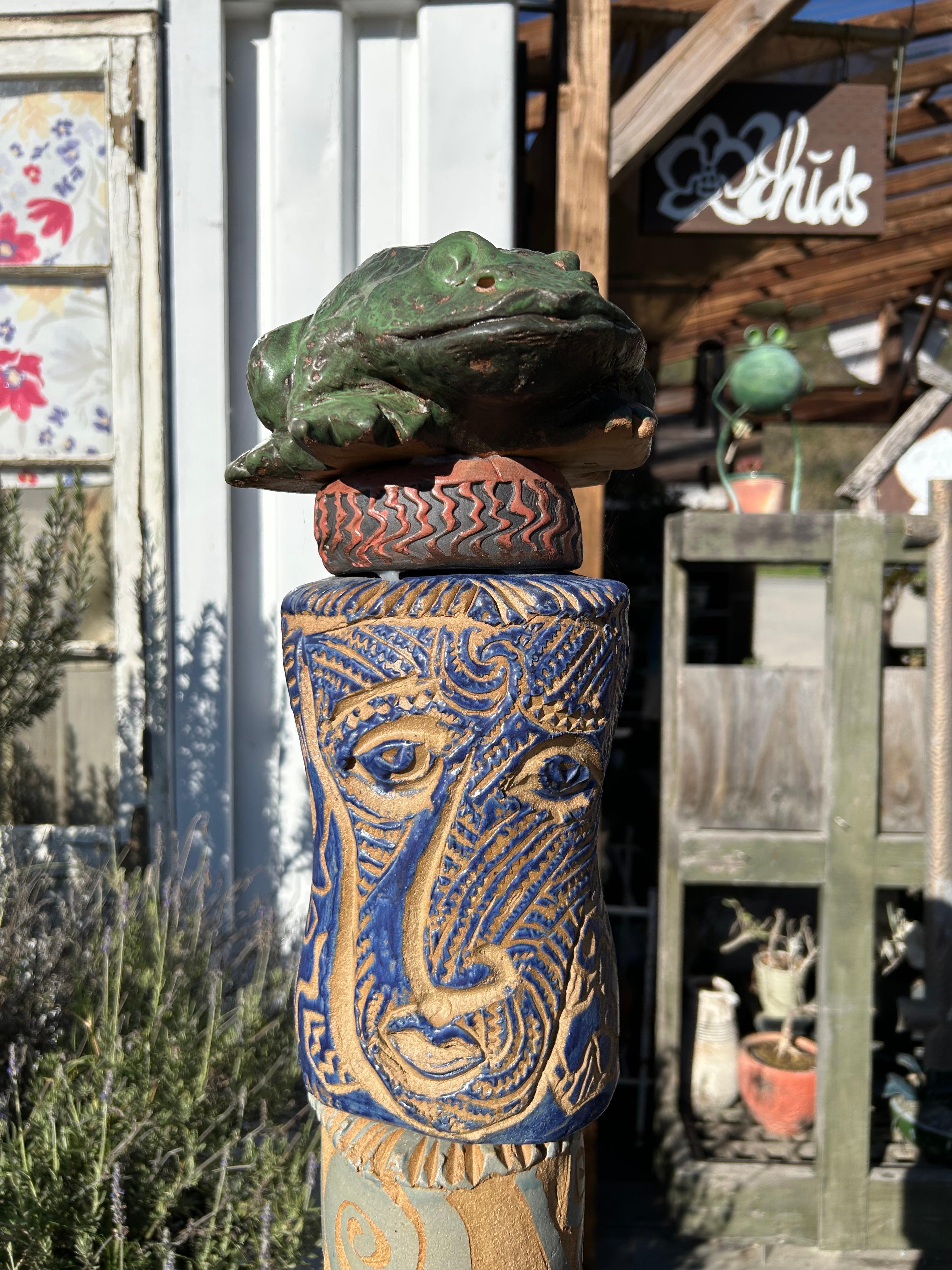 Top totem a forma di rana Di Marc Zimmerman in vendita 1