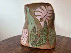Vase vert avec motif - Sculpture en argile, unique en son genre par Marc Zimmerman
