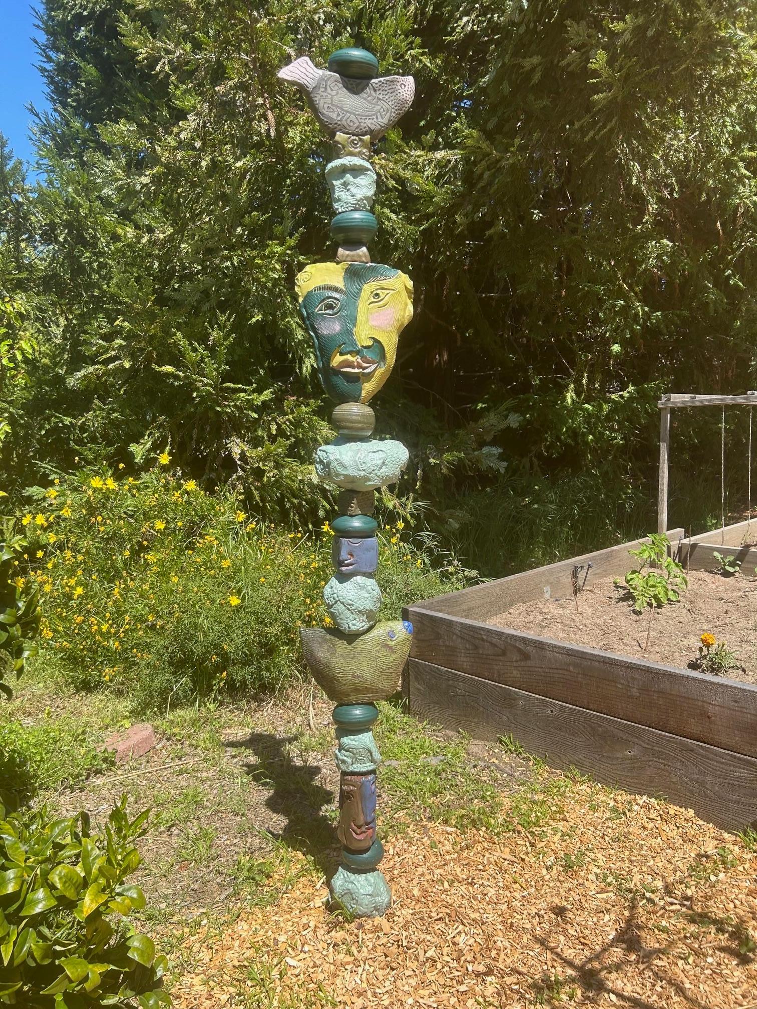 Grande Totem verde - Scultura in ceramica per giardino o interni di Marc Zimmerman in vendita 2