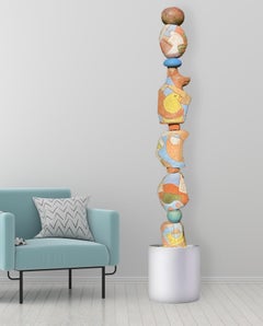 Großes Totem – Keramikskulptur – Hund und Vogel – von Marc Zimmerman