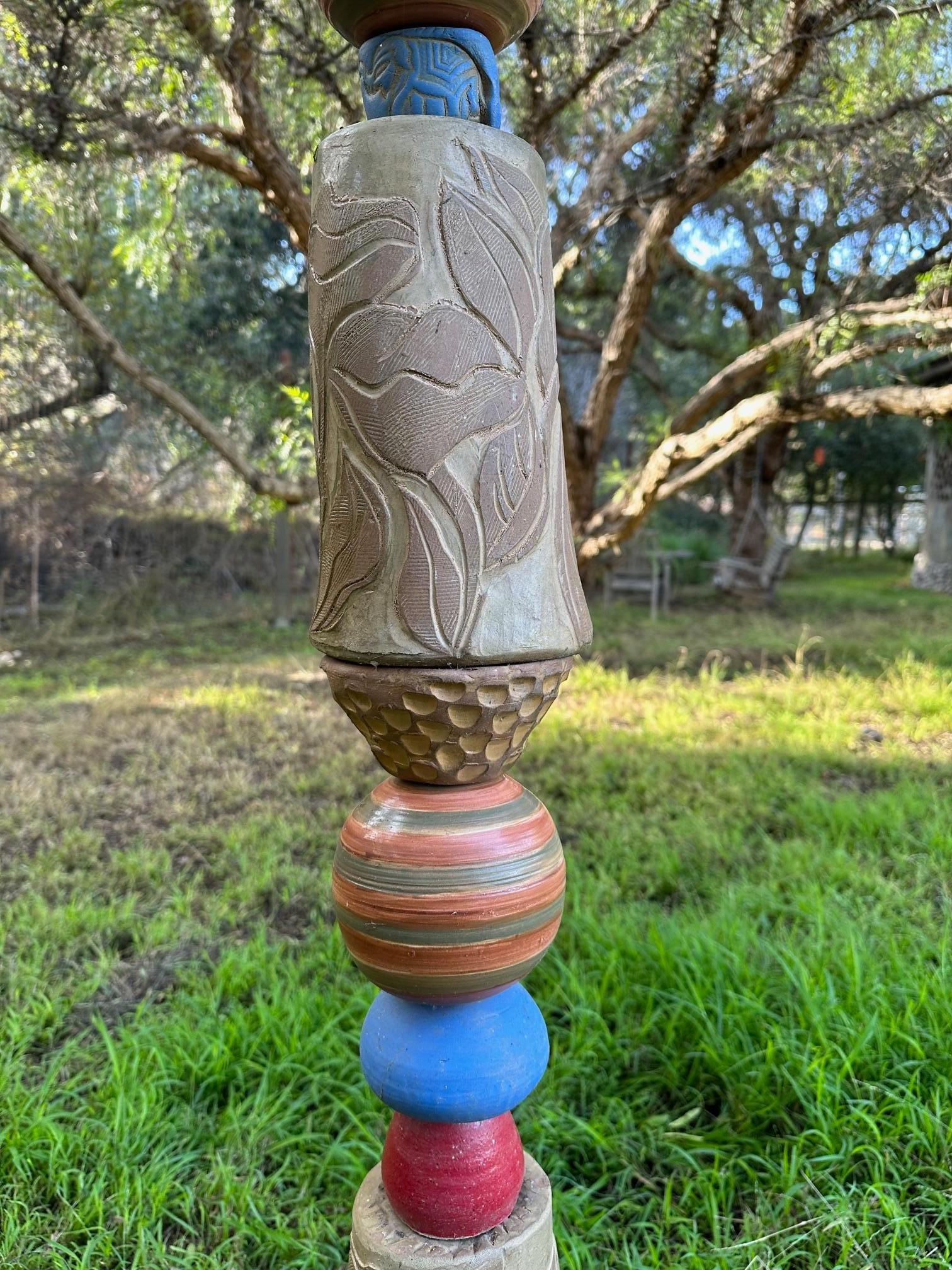Grande Totem - Scultura in ceramica - Statua da giardino per interni ed esterni di Marc in vendita 3
