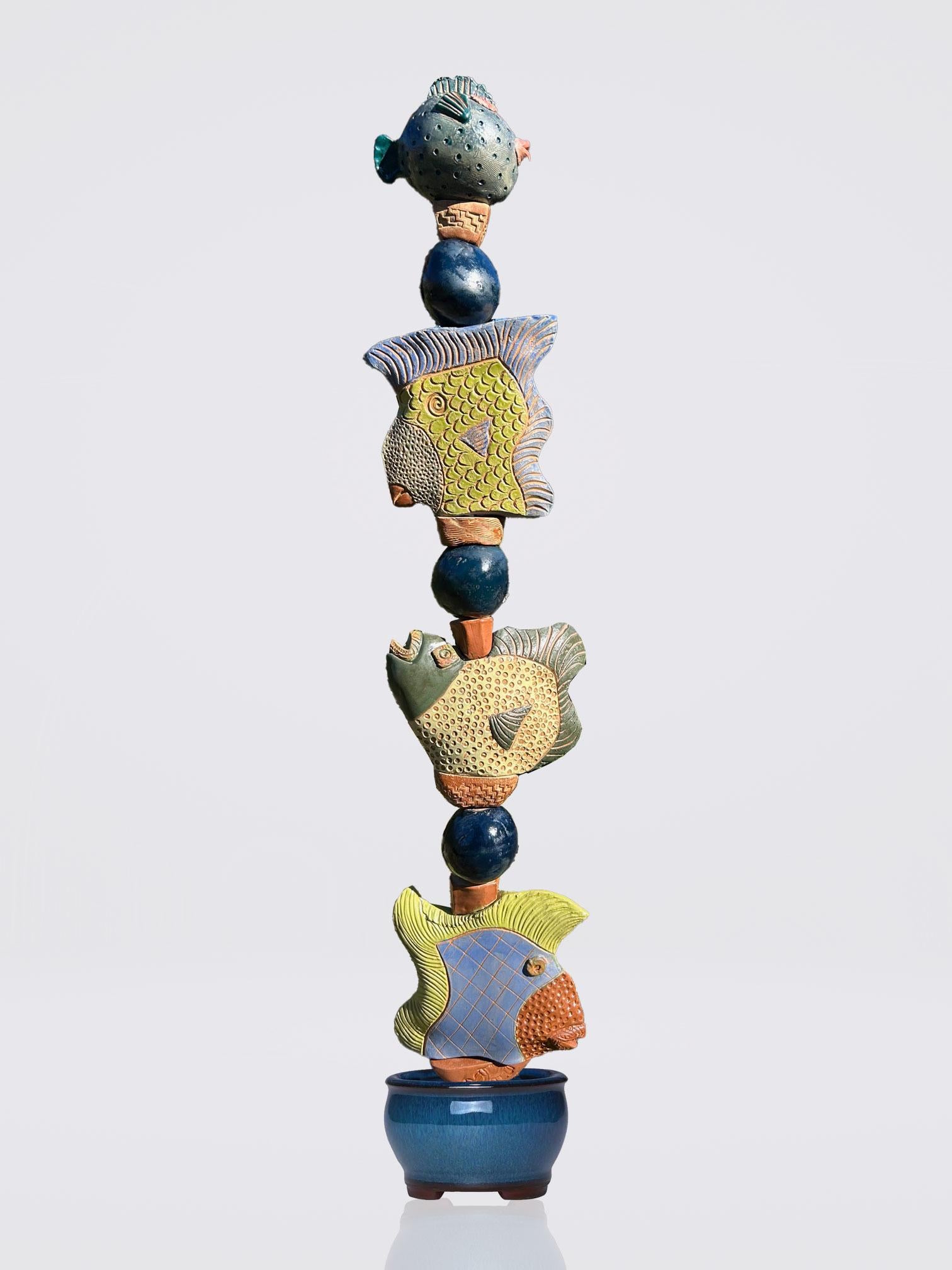 Odds Fish - Keramik-Totem-Skulptur von Marc Zimmerman