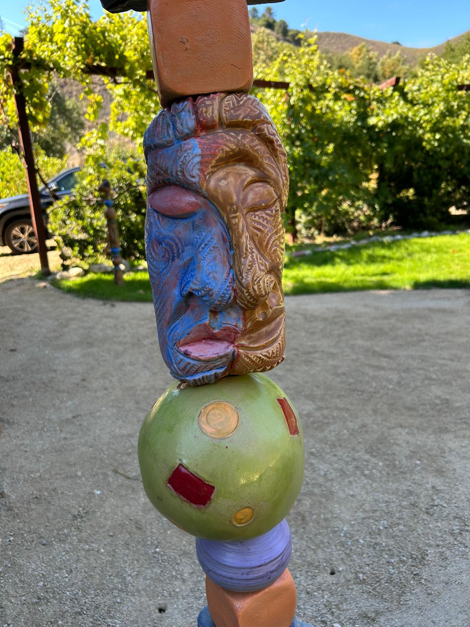 Totem pastello - Scultura in ceramica smaltata per giardino o interno - Art American Modern di Marc Zimmerman