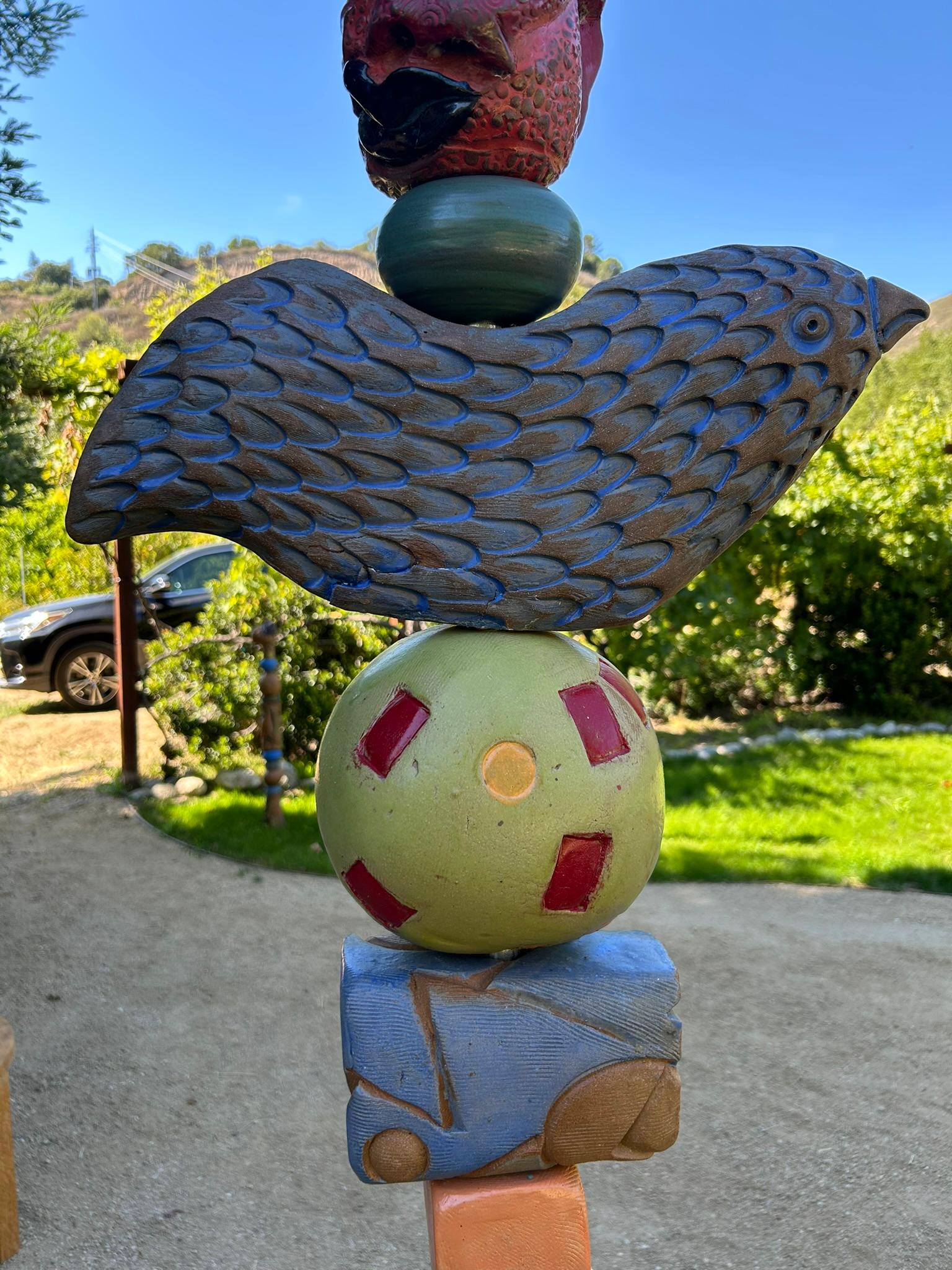 Il totem in ceramica colorata di medie dimensioni nei colori pesca, blu lavanda e chartruce dona una sensazione di dolcezza e pace a un giardino o a uno spazio interno.
Nota bene: la base non è inclusa. Ti guideremo attraverso un semplice processo