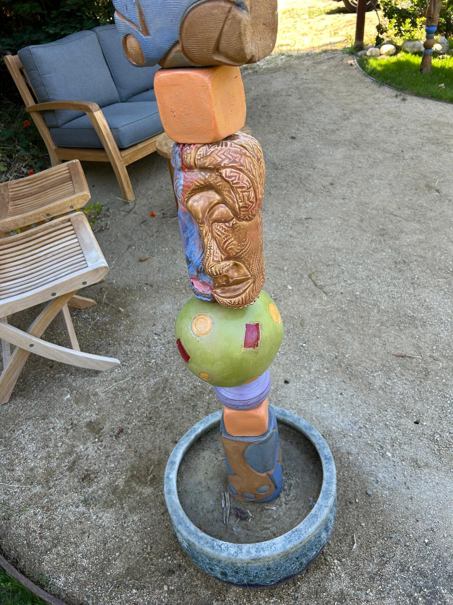 Totem pastello - Scultura in ceramica smaltata per giardino o interno in vendita 2