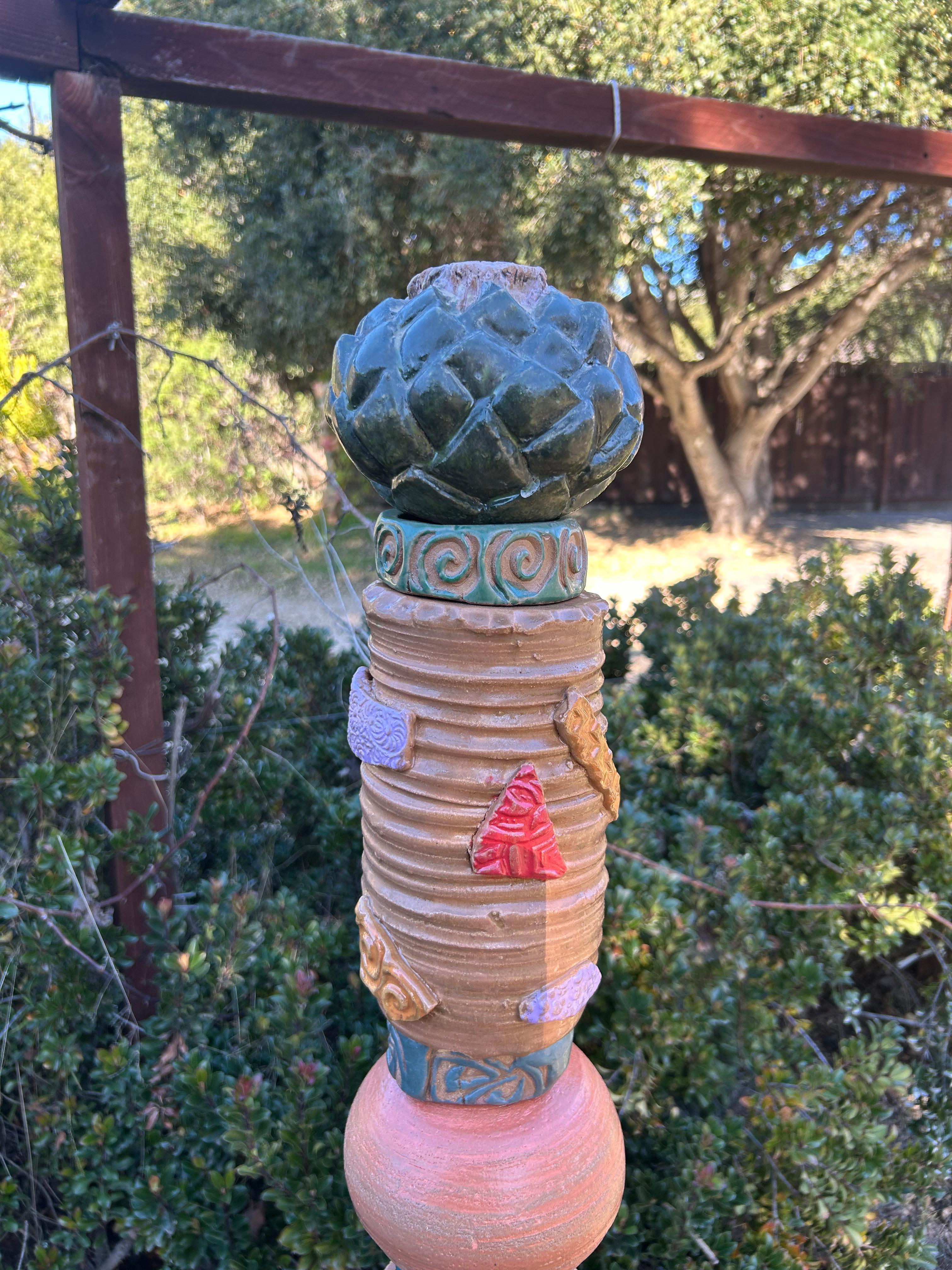 Dieses Meisterwerk ist derzeit in der Zimmerman Gallery in Carmel, CA, zu sehen.

Bitte beachten Sie: Der Sockel ist nicht im Lieferumfang enthalten. Wir führen Sie durch einen einfachen Installationsprozess für die Aufstellung im Freien oder in