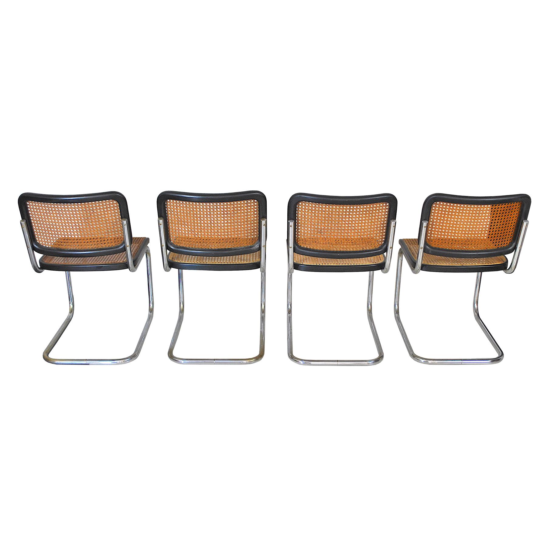 Born from the idea of reinterpreting the Mart Stam cantilever chair, reducing the tubular and inserting curved wood and Indian cane.
In addition to the Classic woven cane cover, there is the version with synthetic mesh or leather seat.
The tubular