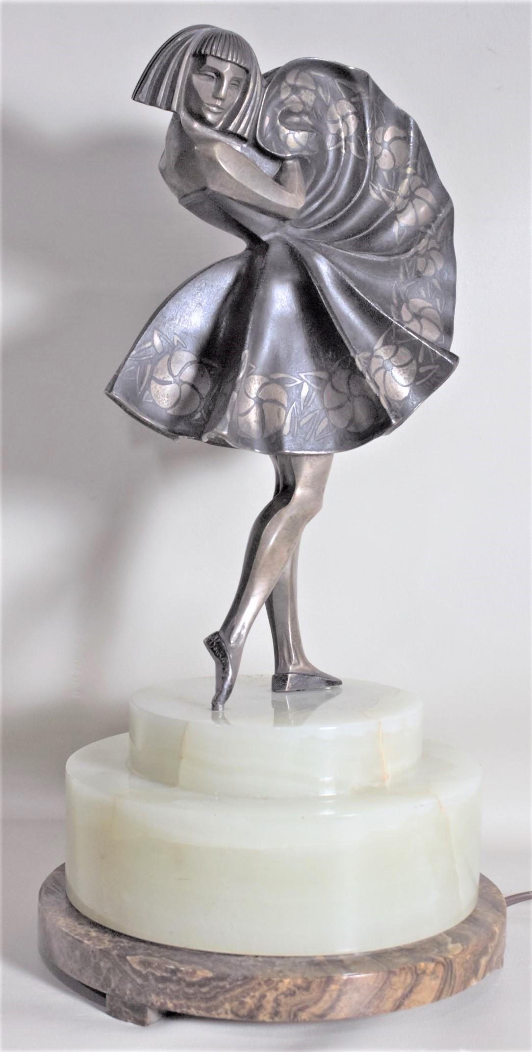 Marcel Andre Bouraine, versilberte Bronzeskulptur eines tanzenden Mädchens, Art déco, beleuchtete Skulptur (20. Jahrhundert) im Angebot