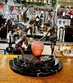 Sculpture Art déco des années 1920 en bronze signée « Matto » « Marcel Bouraine », deux femmes