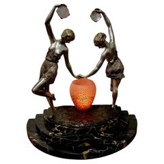 Sculpture Art déco des années 1920 en bronze signée « Matto » « Marcel Bouraine », deux femmes