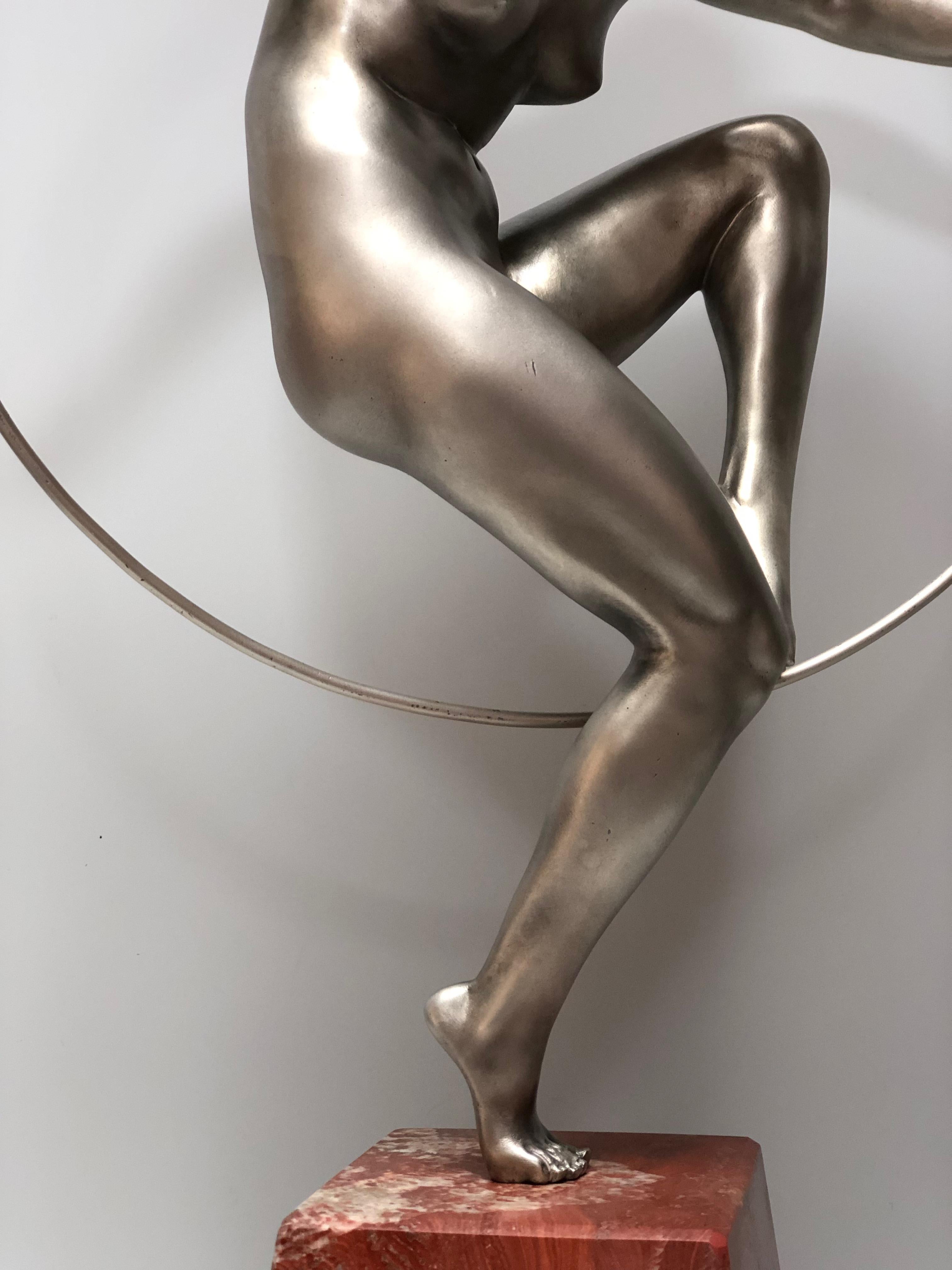 Art déco Marcel André Bourraine Bronze Art Deco Danseuse avec anneaux en vente