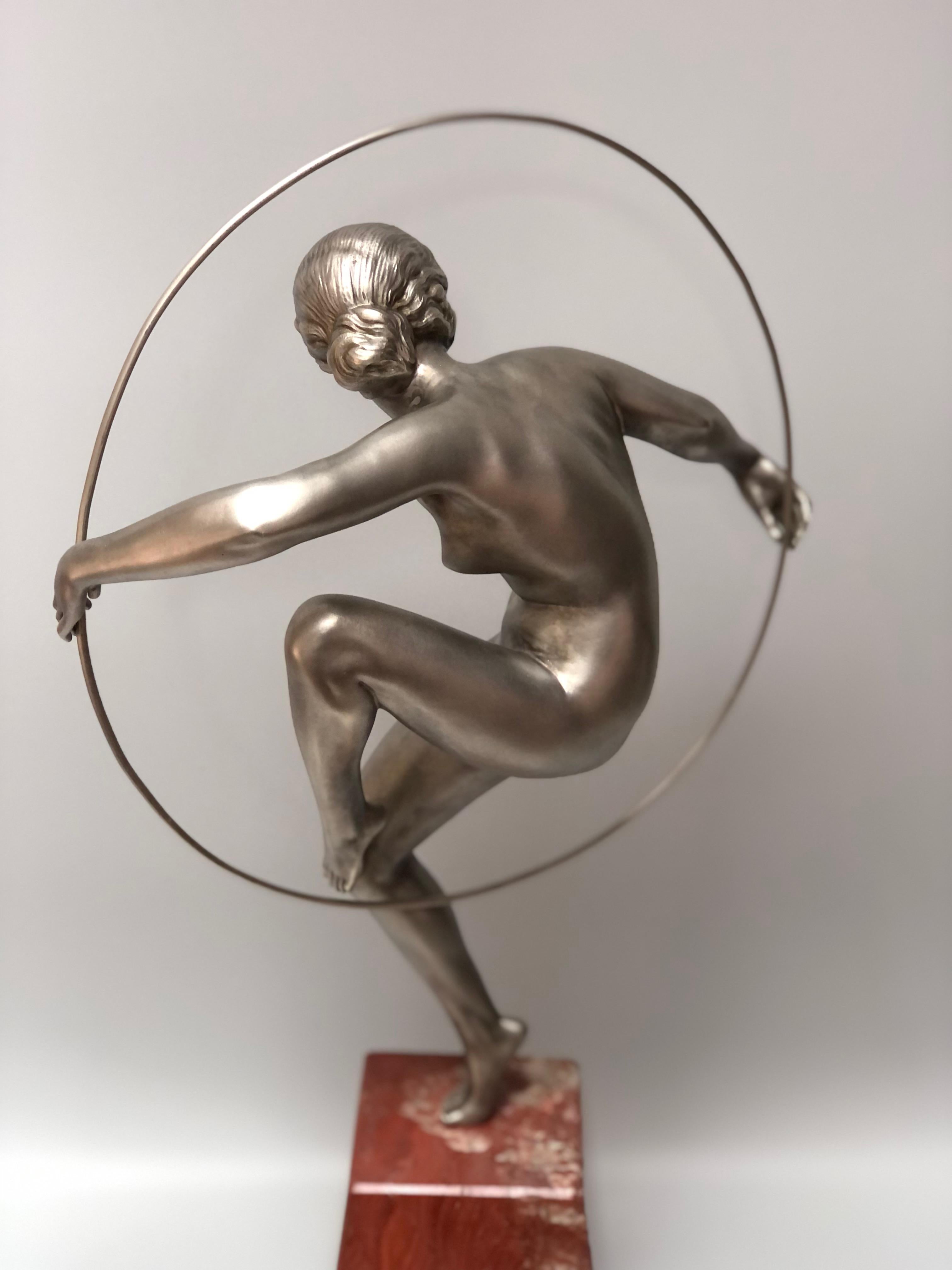 Marcel André Bourraine Bronze Art Deco Tänzerin mit Reifen im Angebot 2