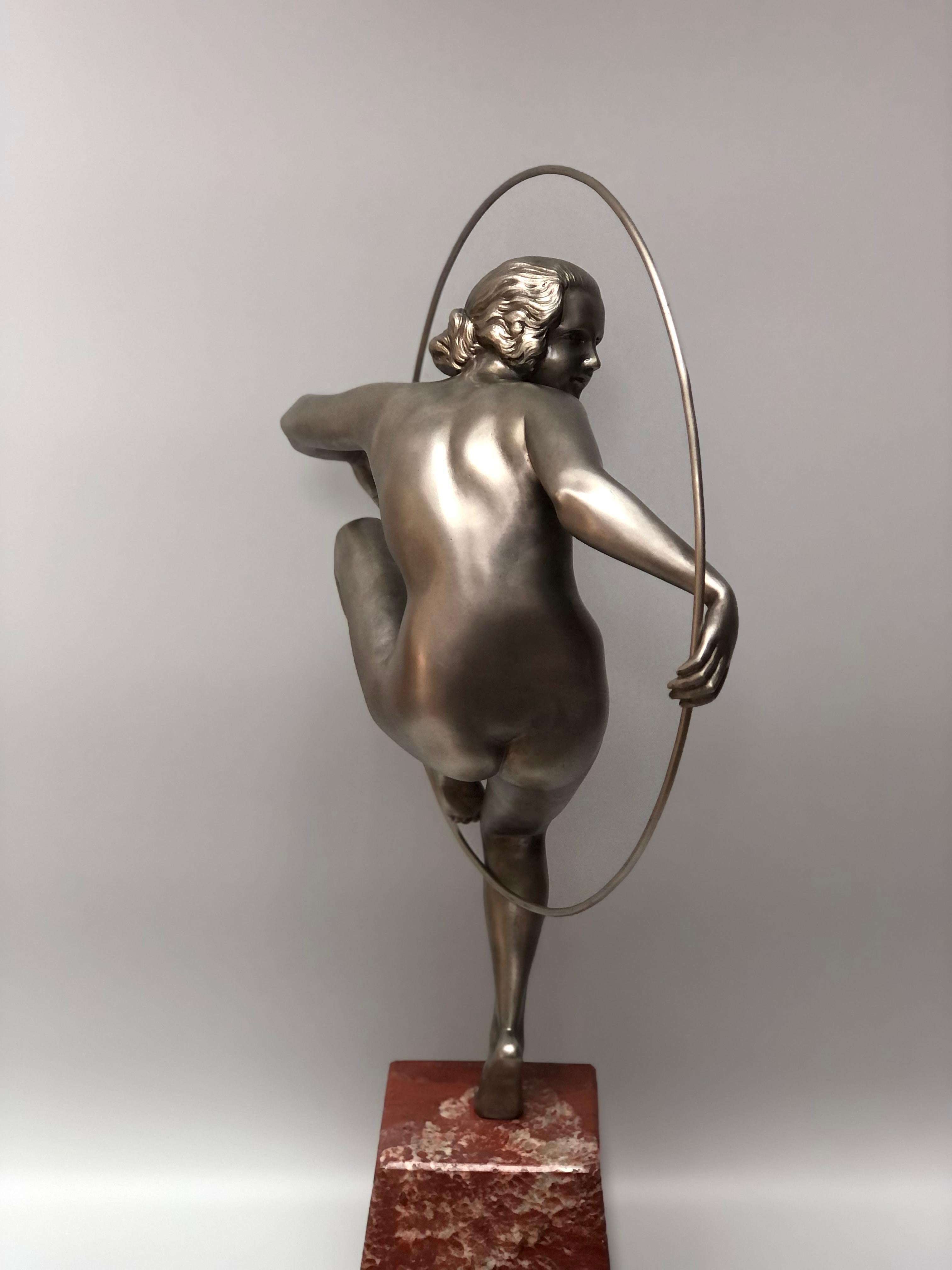 Marcel André Bourraine Bronze Art Deco Tänzerin mit Reifen im Angebot 3
