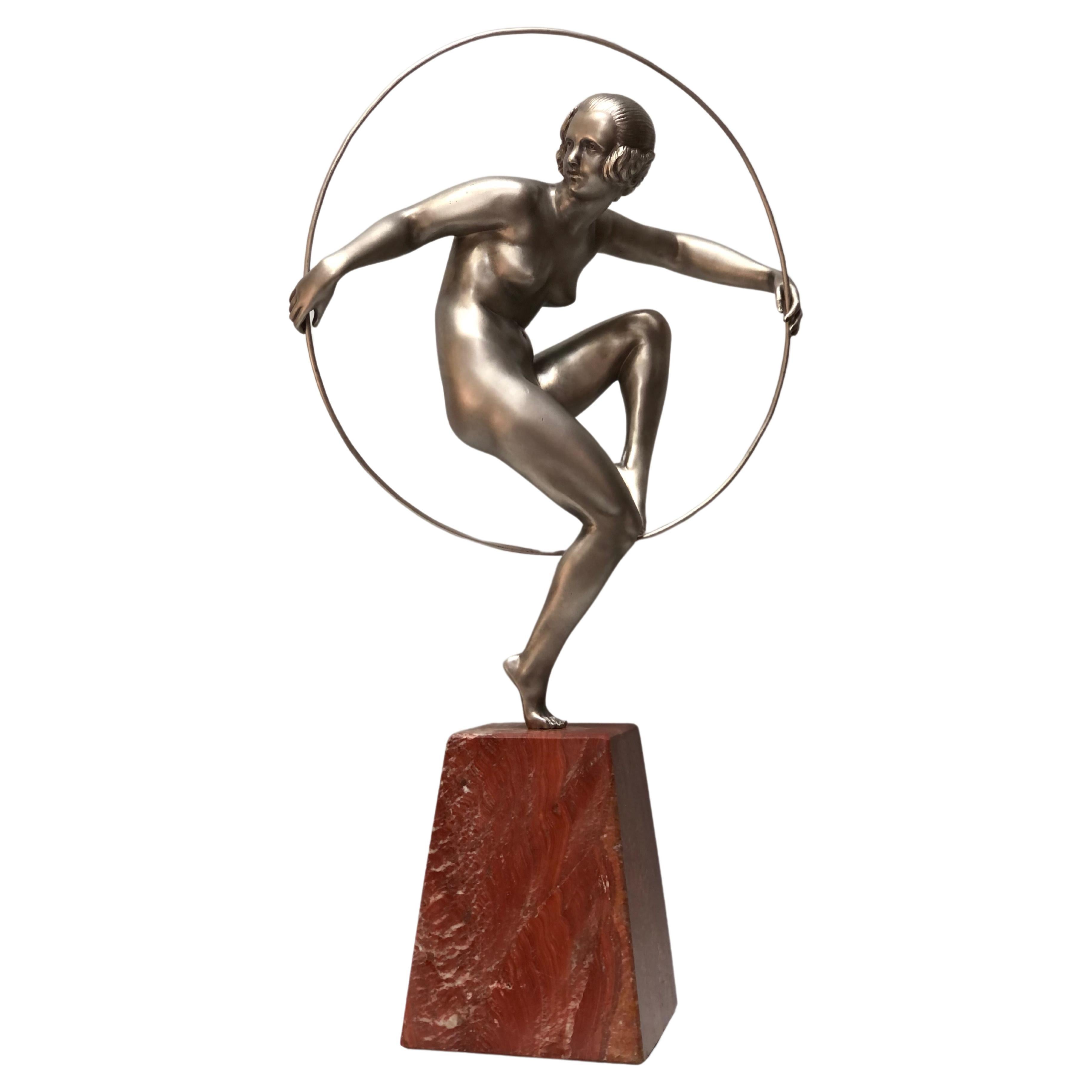 Marcel André Bourraine Bronze Art Deco Tänzerin mit Reifen im Angebot