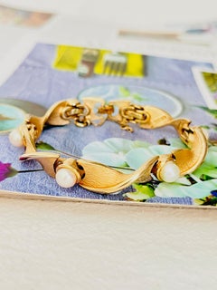 Marcel Boucher 1950er Jahre Goldarmband mit weißen runden Perlen und Spiral-Twist-Gliederarmband