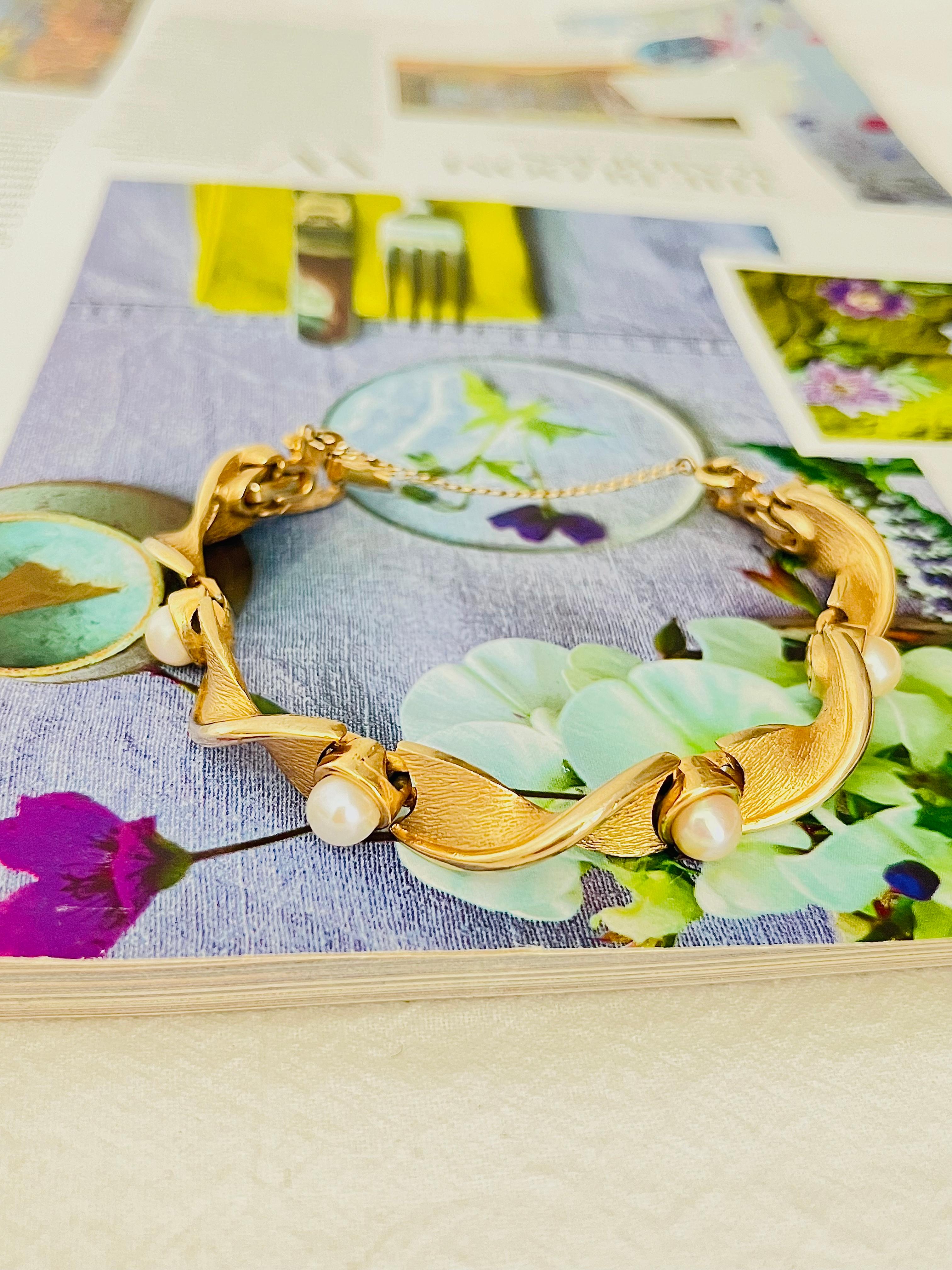 Marcel Boucher 1950s perles rondes blanches Spiral Twist Link Tennis Gold Bracelet Bon état à Wokingham, England