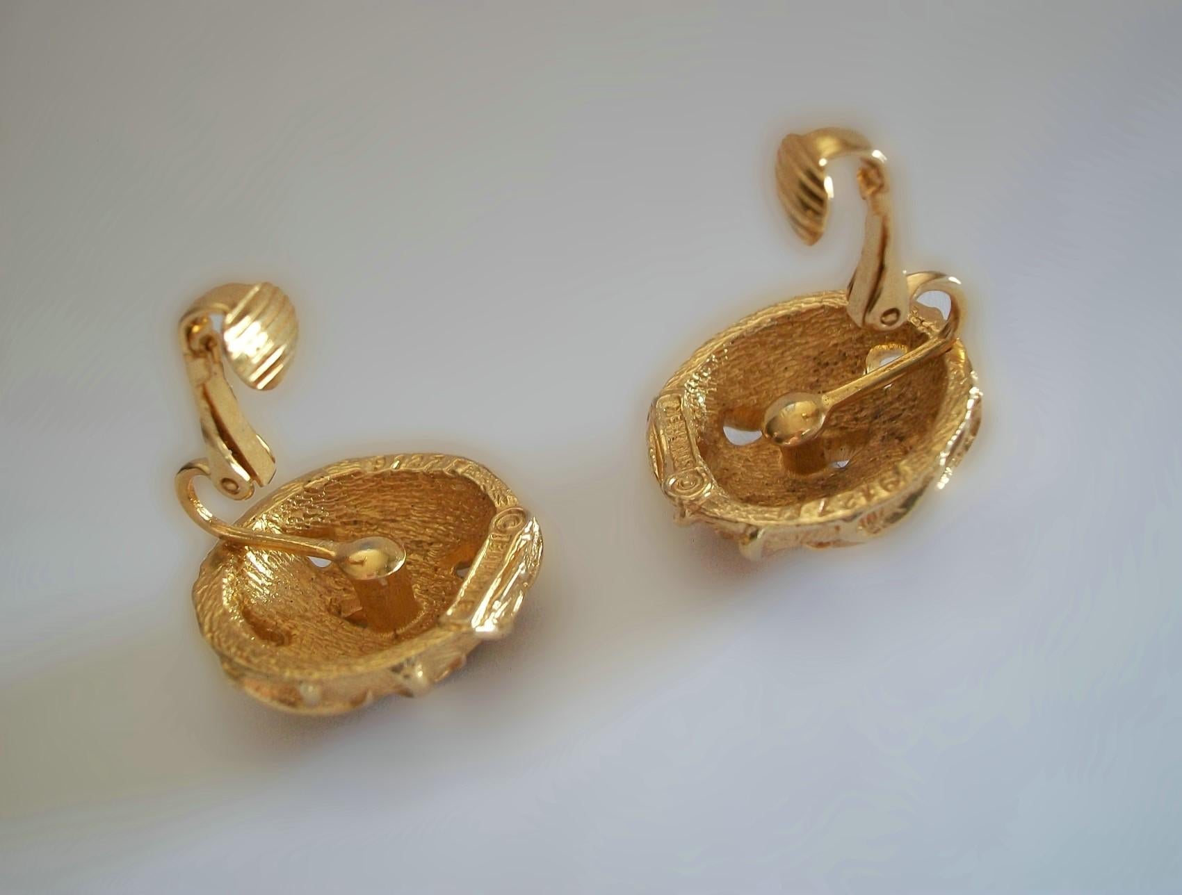 Marcel Boucher, Art Deco Style Gold Tone Ear Clips, Signed, Usa, circa 1955-1971 In Good Condition For Sale In Chatham, CA