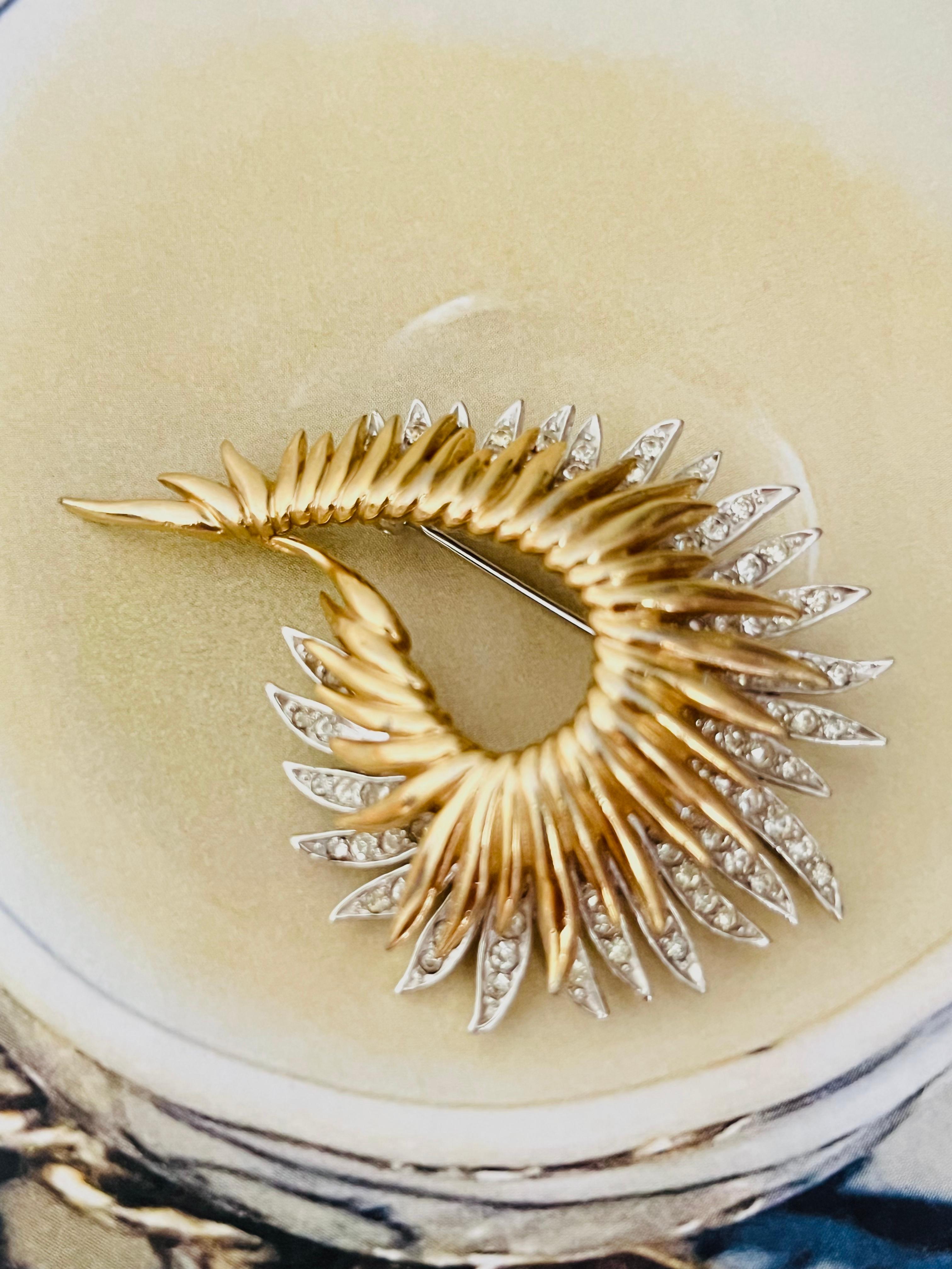 Art déco Marcel Boucher Vintage Double Layer Crystal Sunburst Feather Gold Silver Brooch en vente