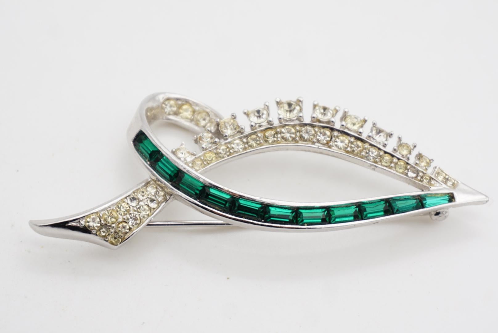 Marcel Boucher Vintage Large Emerald Clear Crystals Leaf Knot Bow Silver Brooch (Broche argent) en vente 5