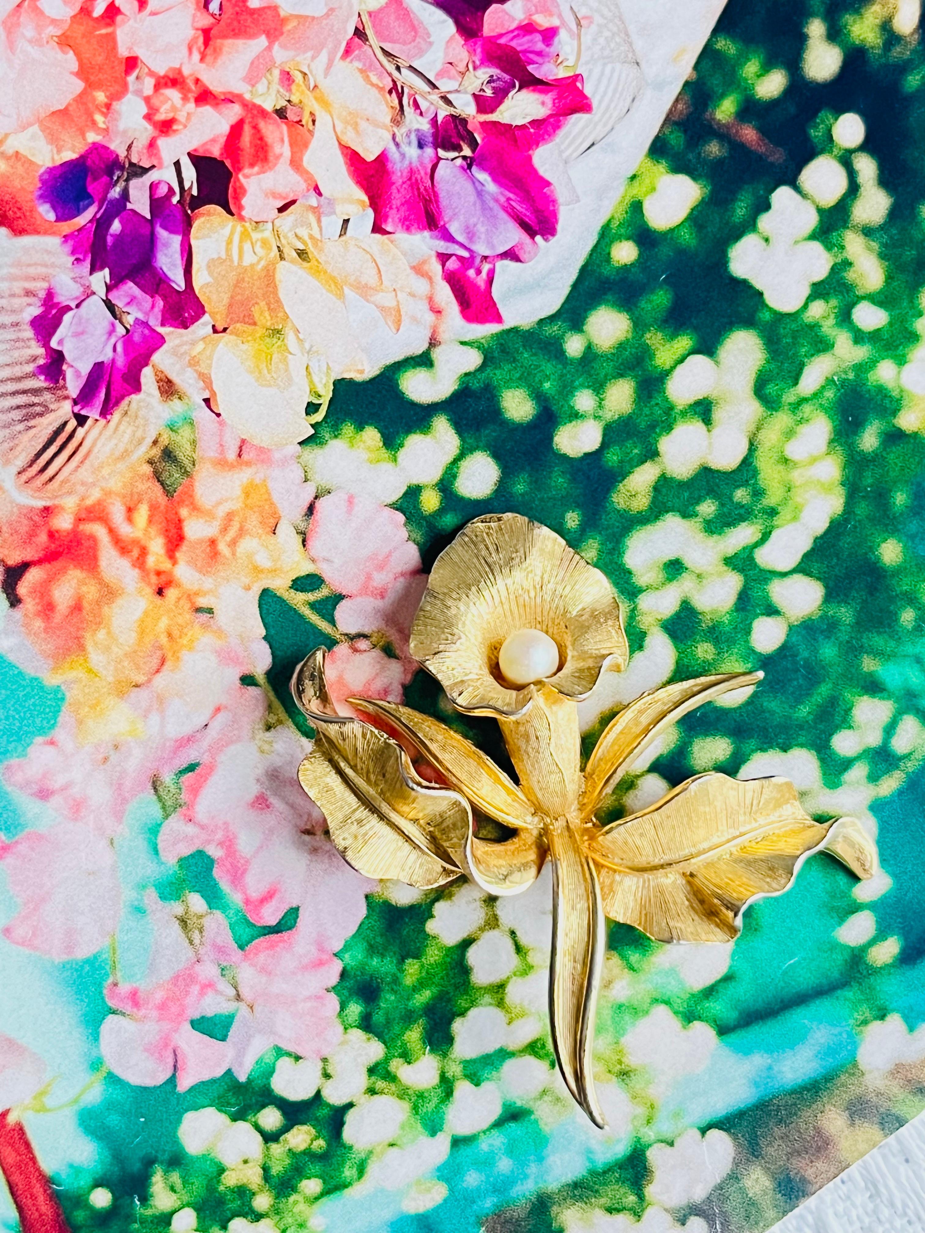 Marcel Boucher Vintage Large White Pearl Orchid Flourish Flower Leaf Gold Brooch In Good Condition In Wokingham, England