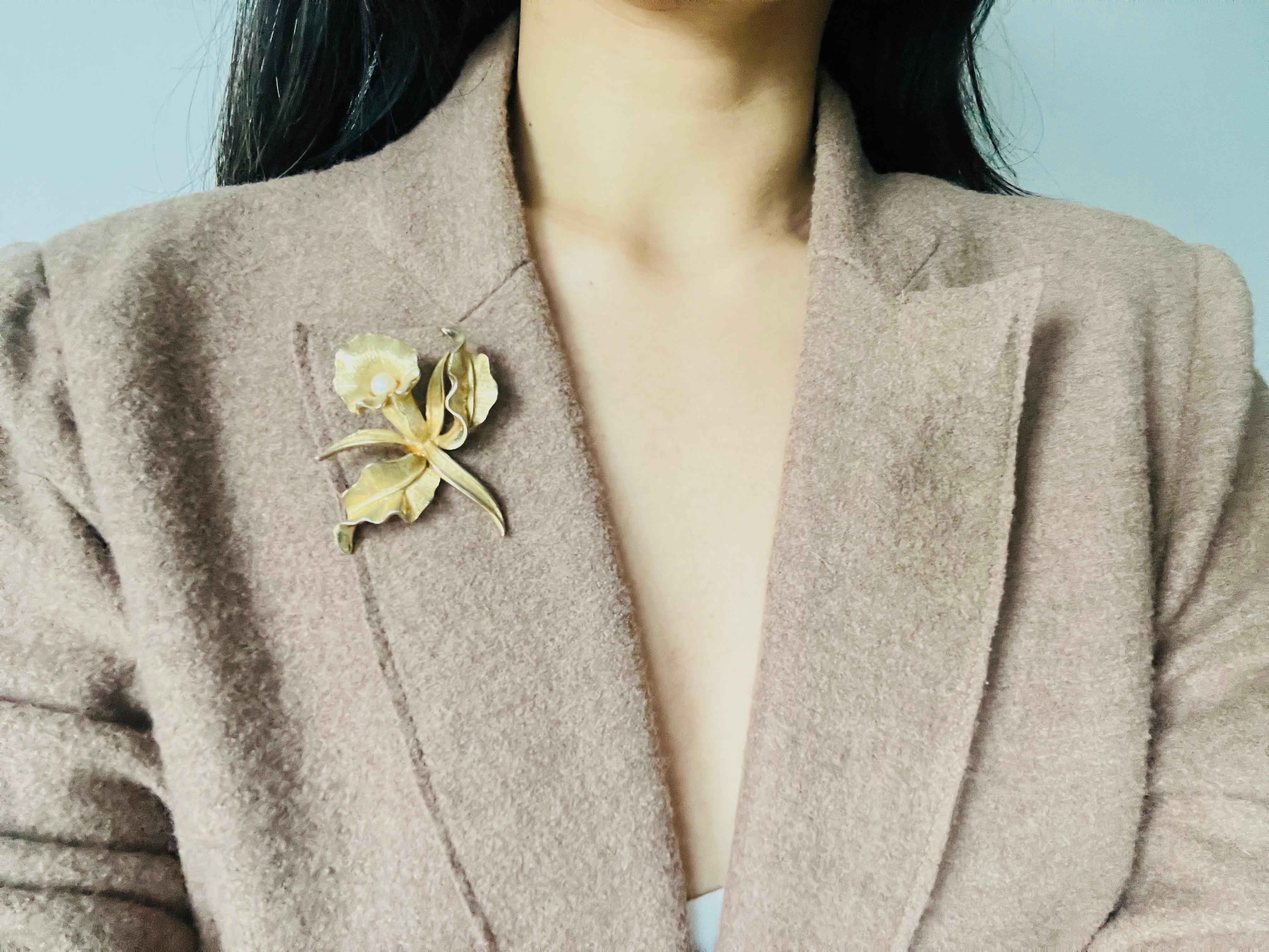 Marcel Boucher Vintage Large White Pearl Orchid Flourish Flower Leaf Gold Brooch For Sale 2