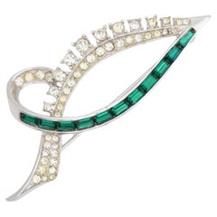 Broche de plata de Marcel Boucher, estilo vintage, con cristales de esmeralda verde grandes y un lazo en forma de hoja