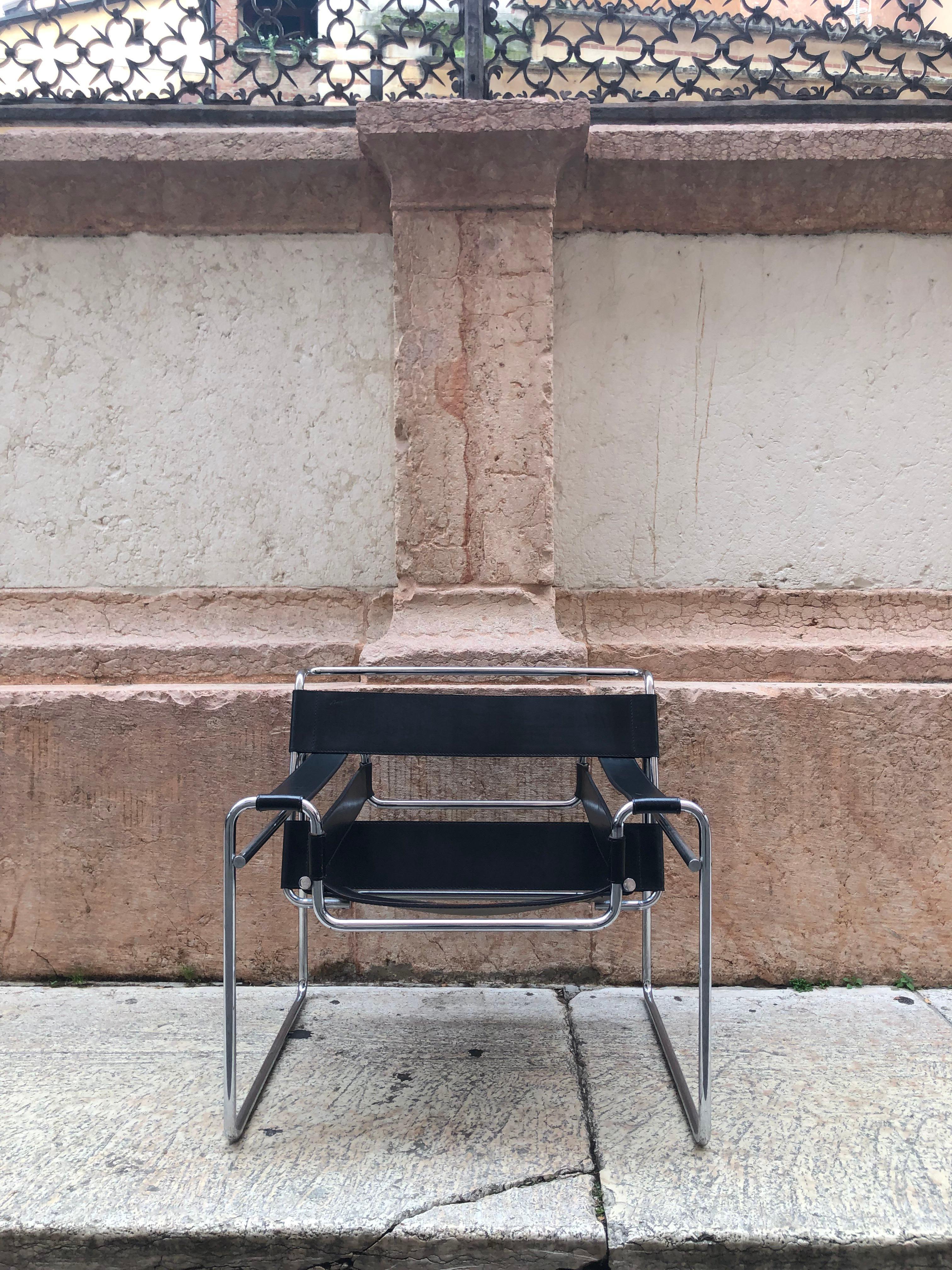 Modern Marcel Breuer 1980s Black Leather and Steel Structure Wassily Armchair