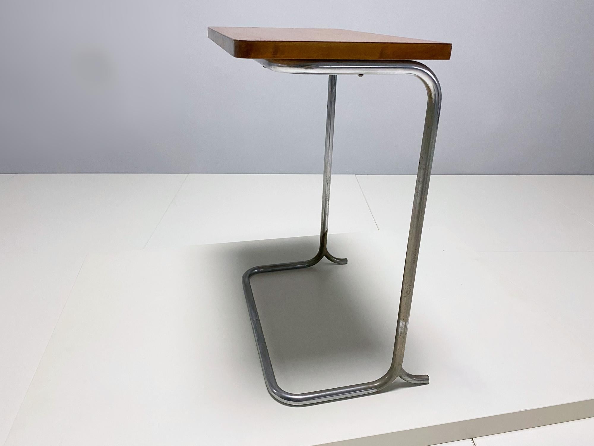 German Marcel Breuer Attributed Bauhaus Nickel-Plated Steel & Walnut Side Table, 1920s For Sale