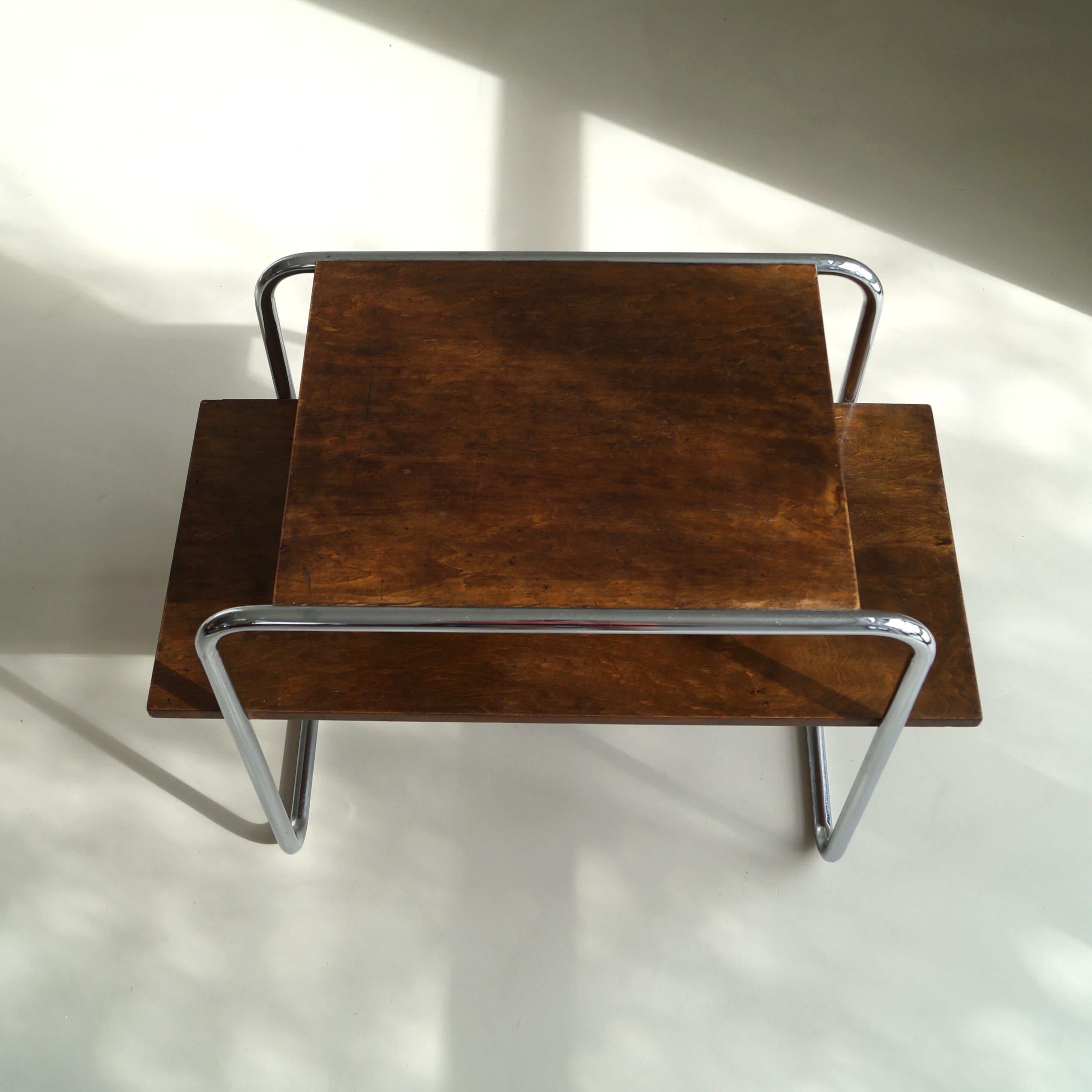 Mesa B12 de Marcel Breuer, bajo licencia Thonet por 