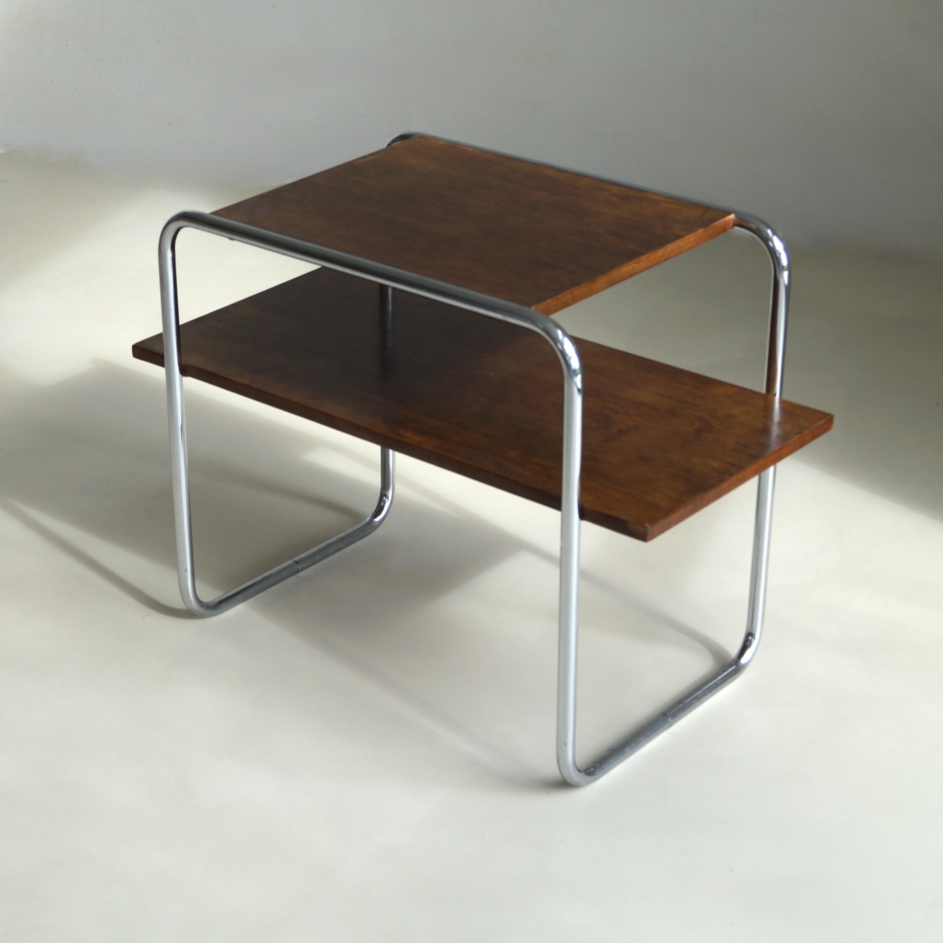 Mesa B12 de Marcel Breuer, bajo licencia Thonet por 