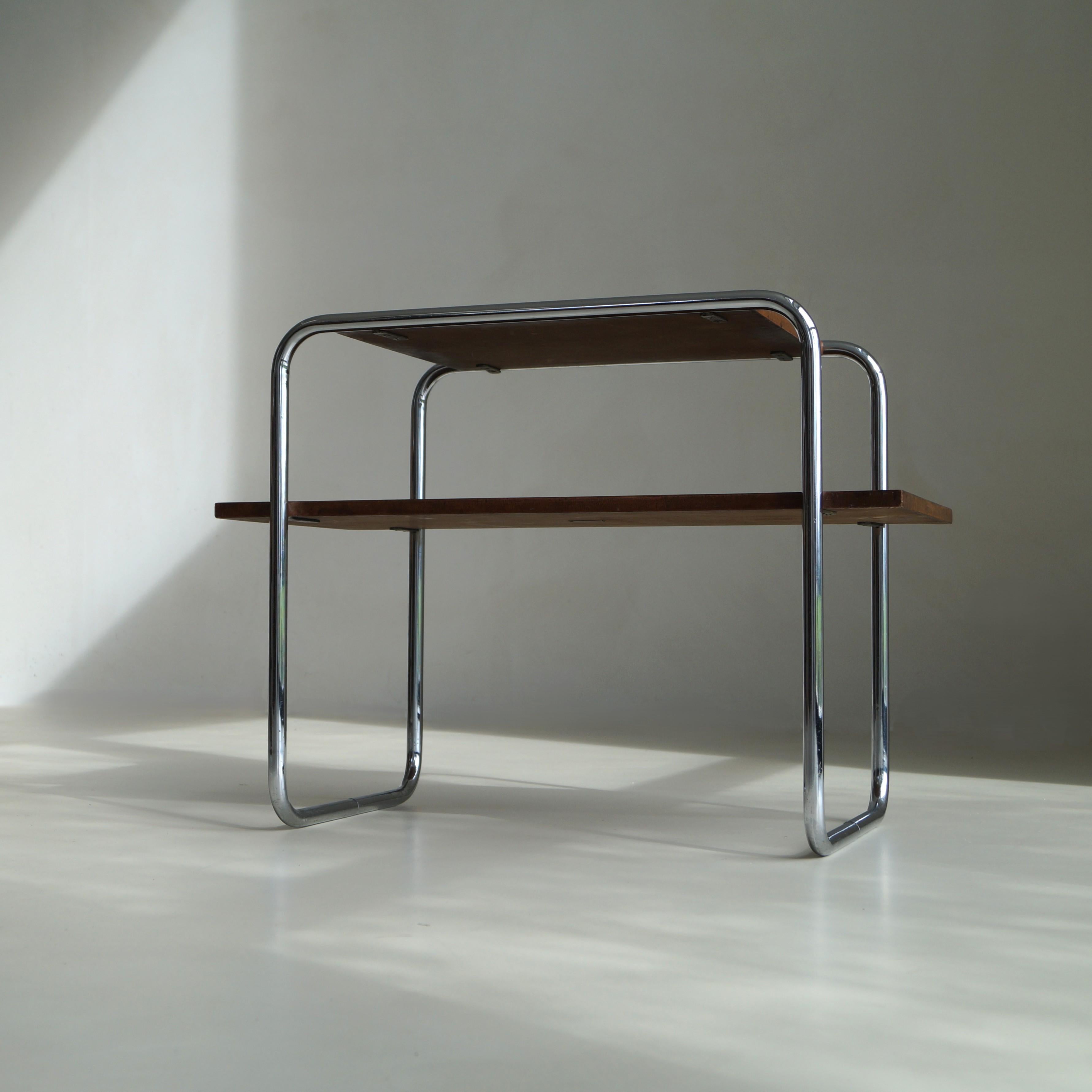Mesa B12 de Marcel Breuer, bajo licencia Thonet por 