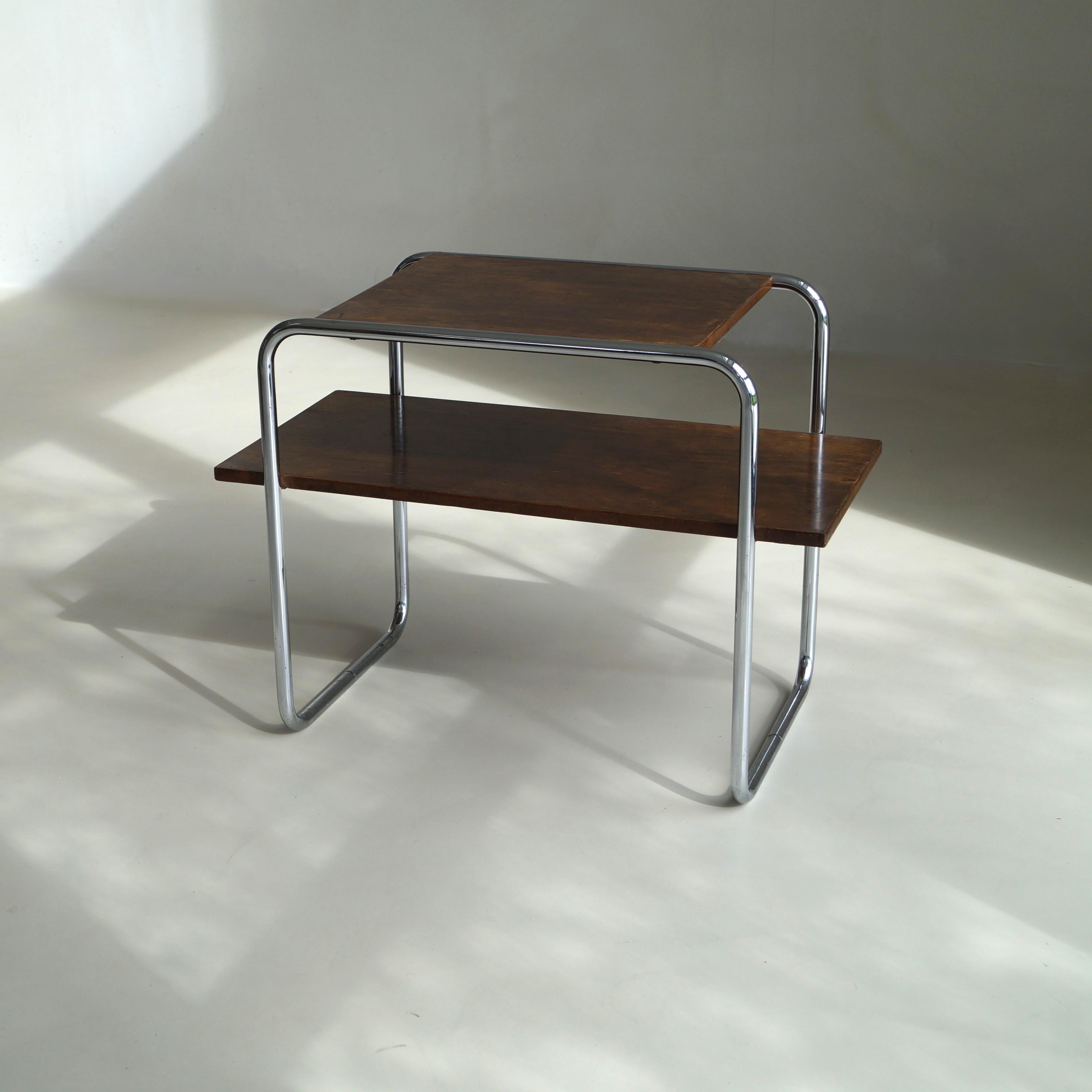 Mesa B12 de Marcel Breuer, bajo licencia Thonet por 