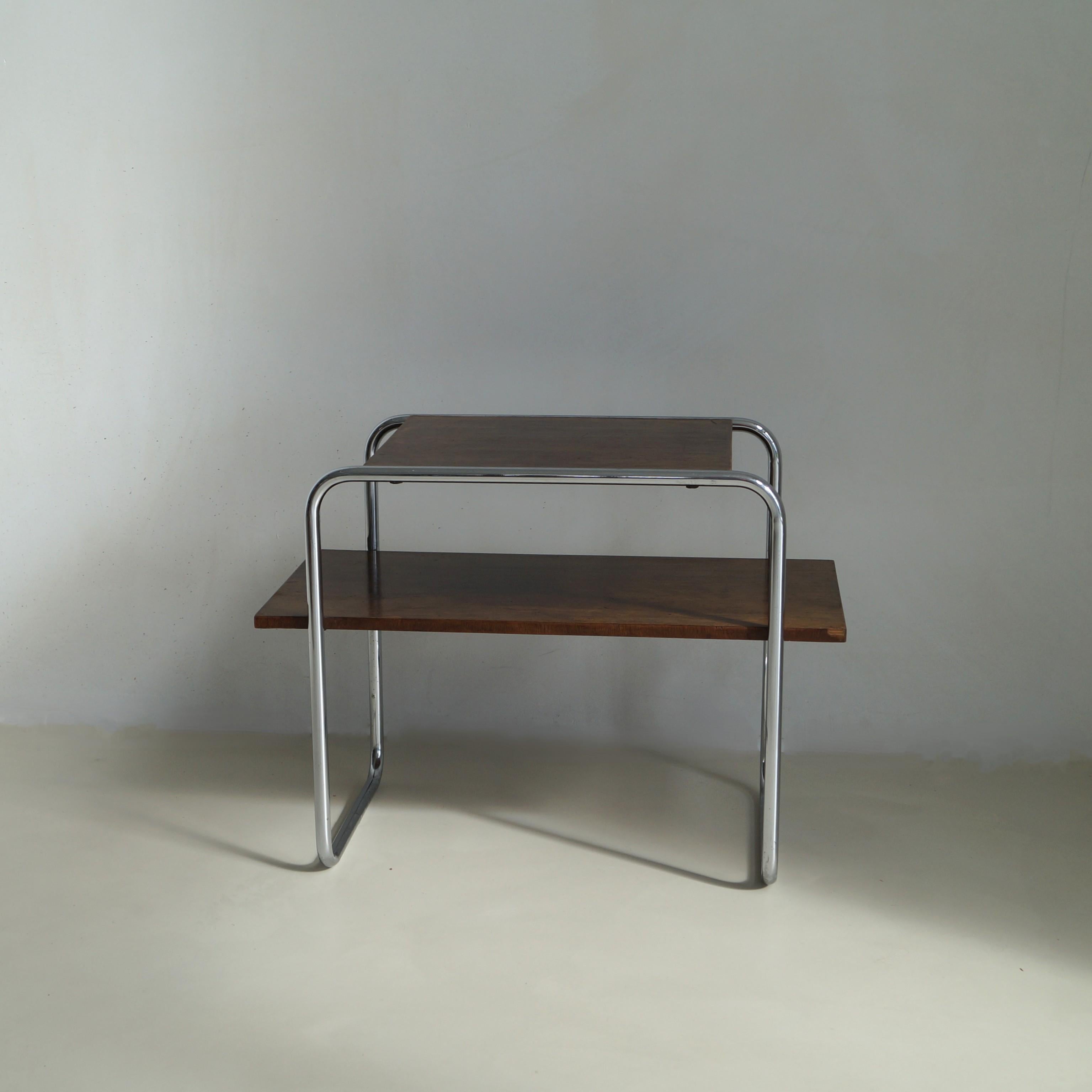 Mesa B12 de Marcel Breuer, bajo licencia Thonet por 