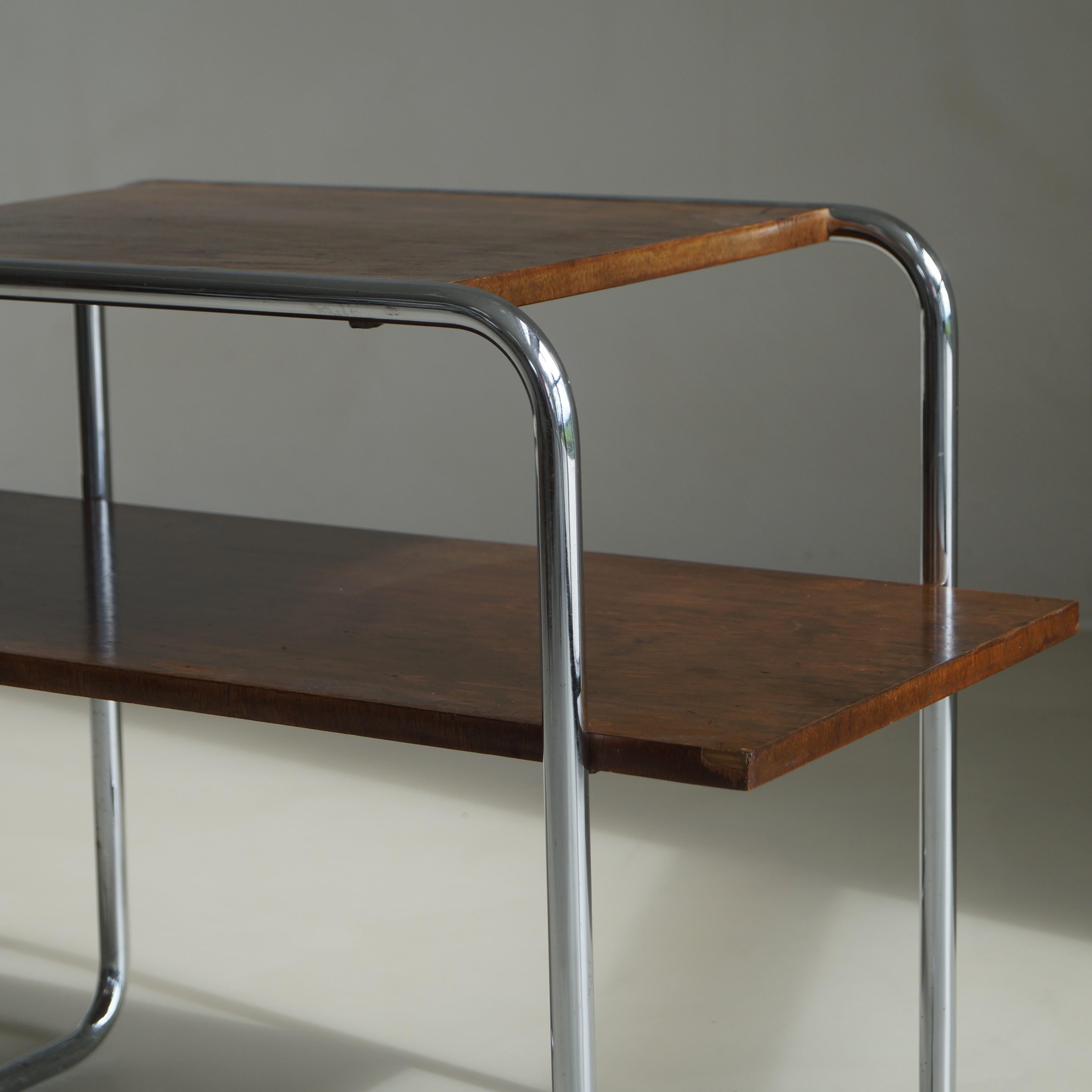 Mesa B12 de Marcel Breuer, bajo licencia Thonet por 