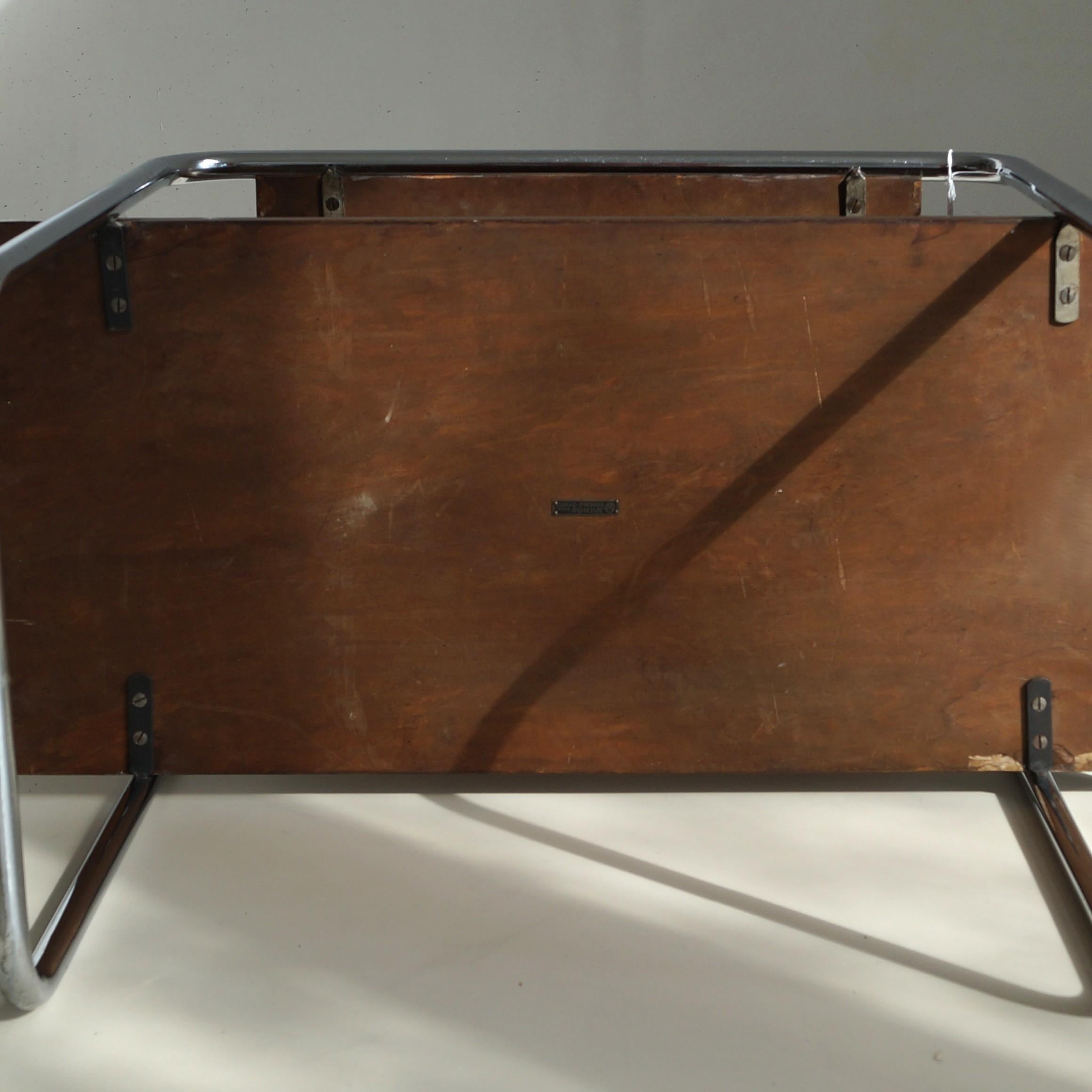 Mesa B12 de Marcel Breuer, bajo licencia Thonet por 